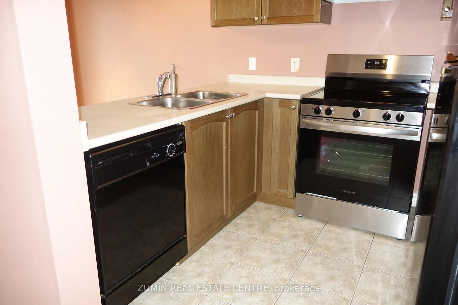 Photo 9 of 37 Kintyre Street, Brampton, Heart Lake West — HOMEH