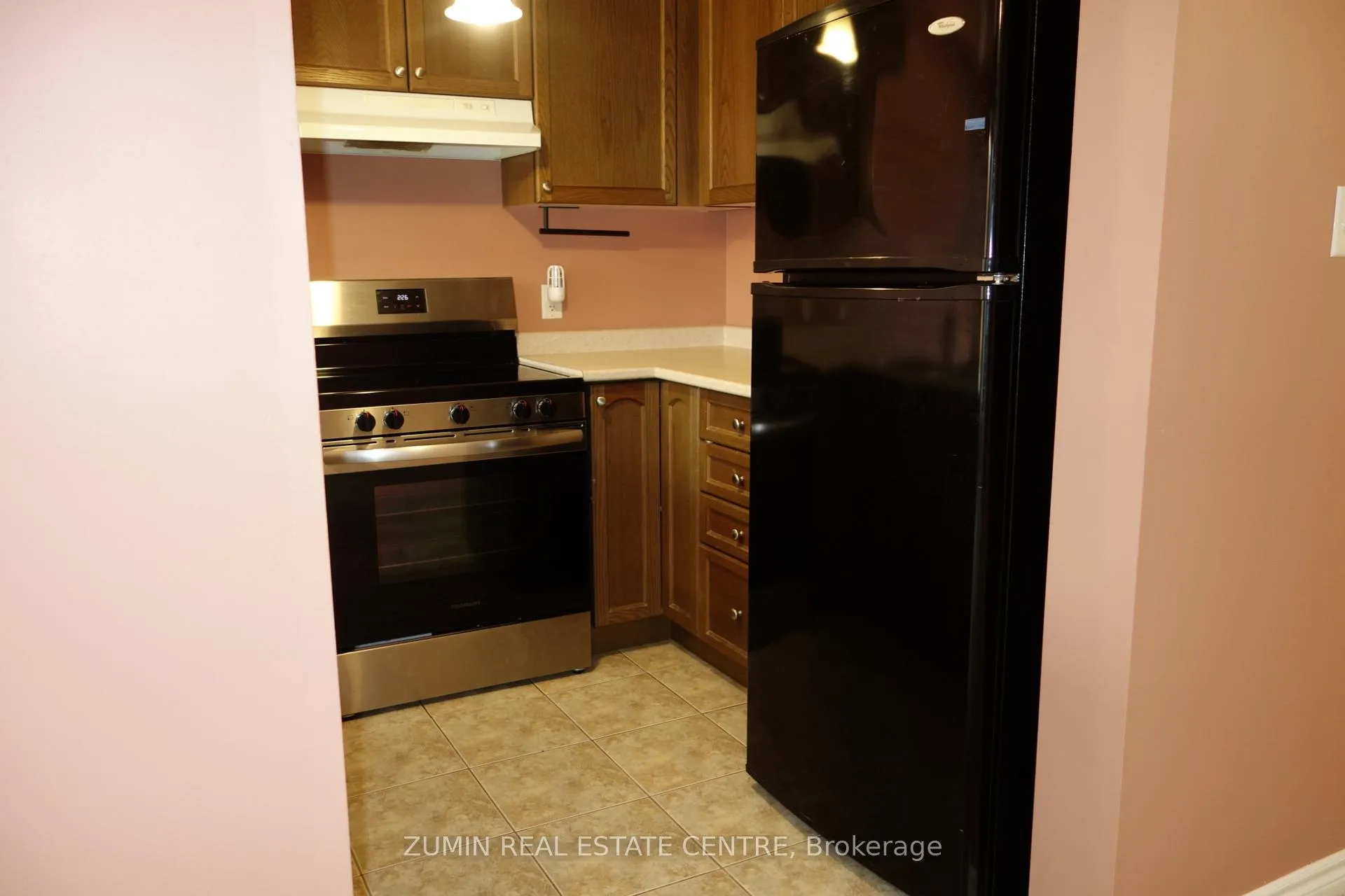 Photo 10 of 37 Kintyre Street, Brampton, Heart Lake West — HOMEH