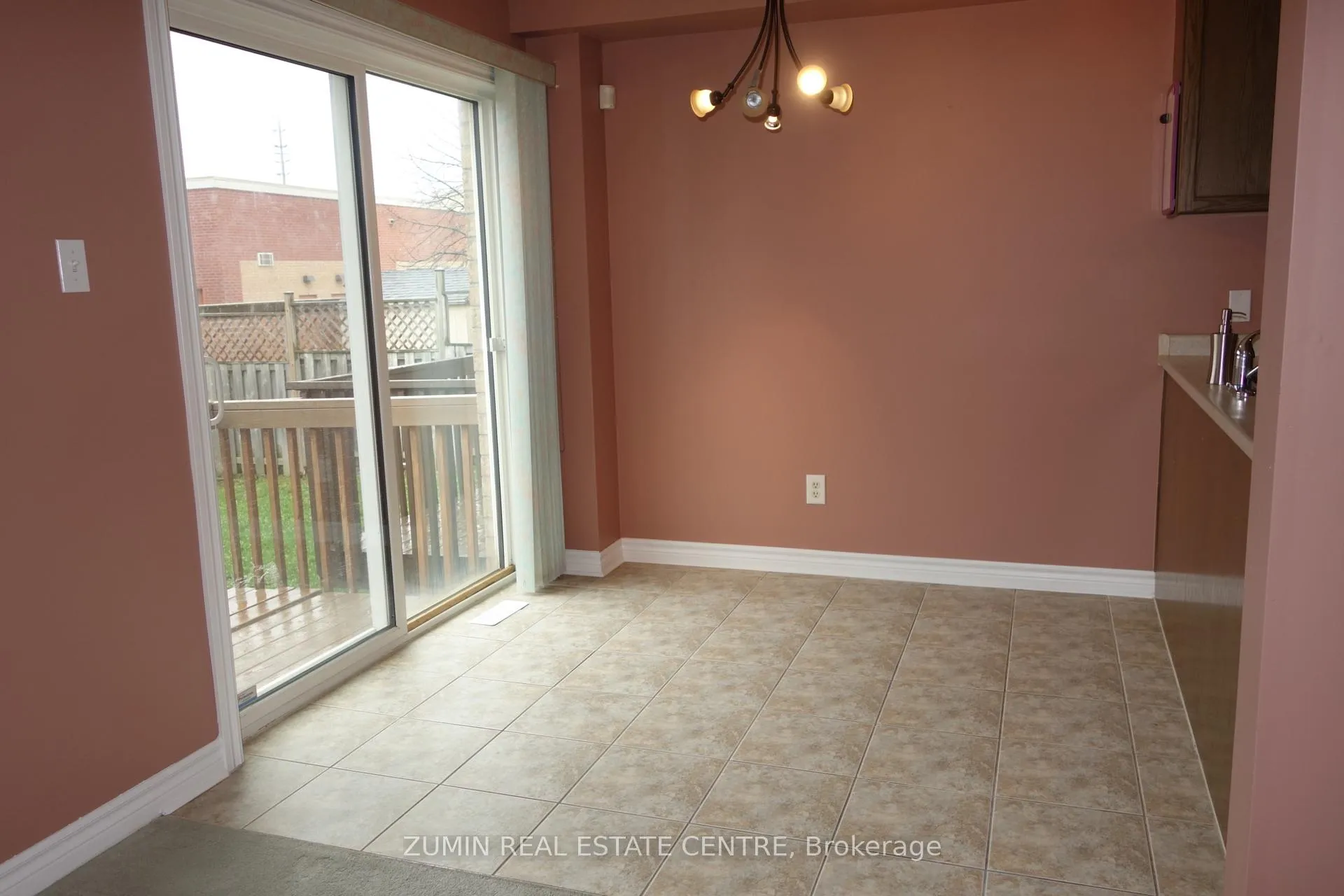 Photo 12 of 37 Kintyre Street, Brampton, Heart Lake West — HOMEH