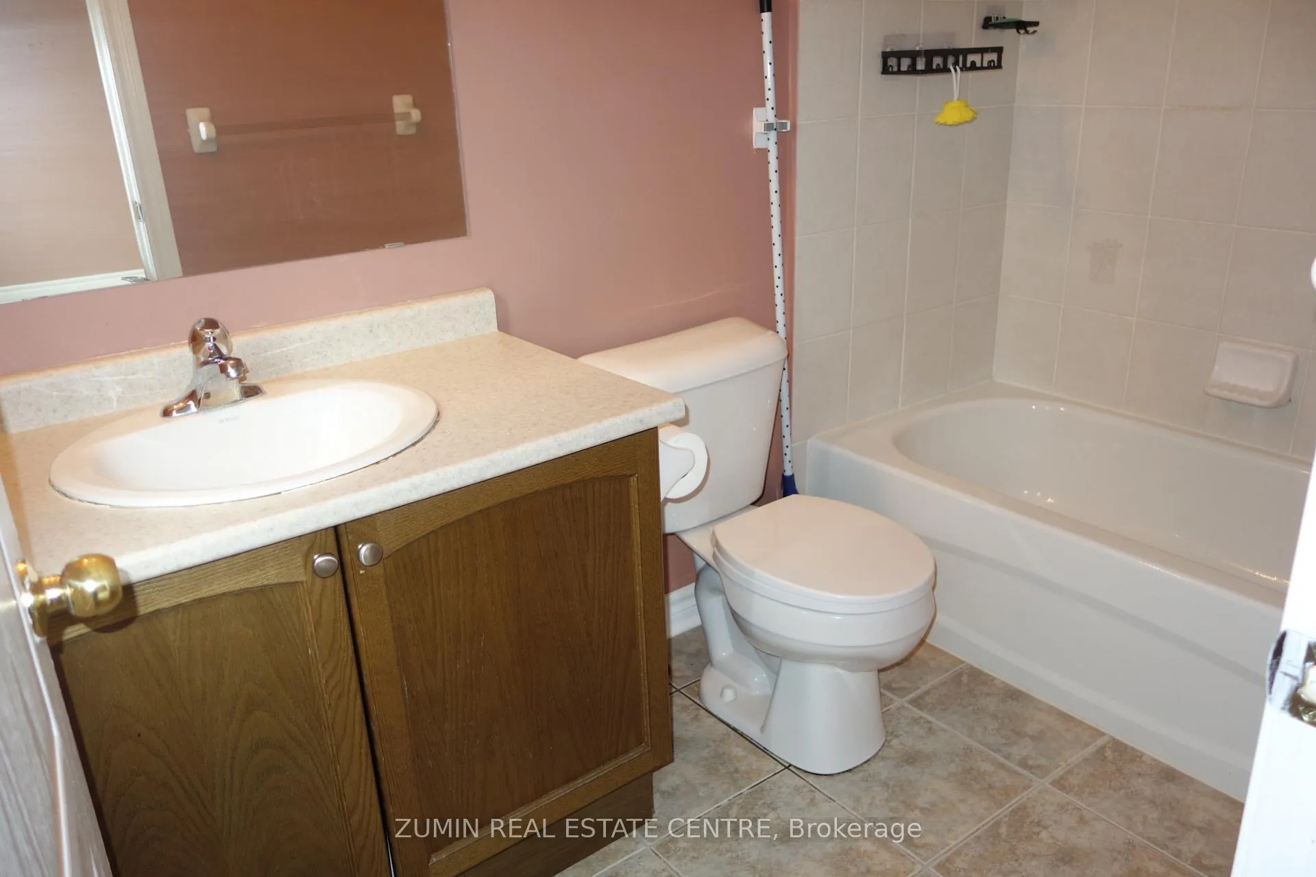 Photo 23 of 37 Kintyre Street, Brampton, Heart Lake West — HOMEH