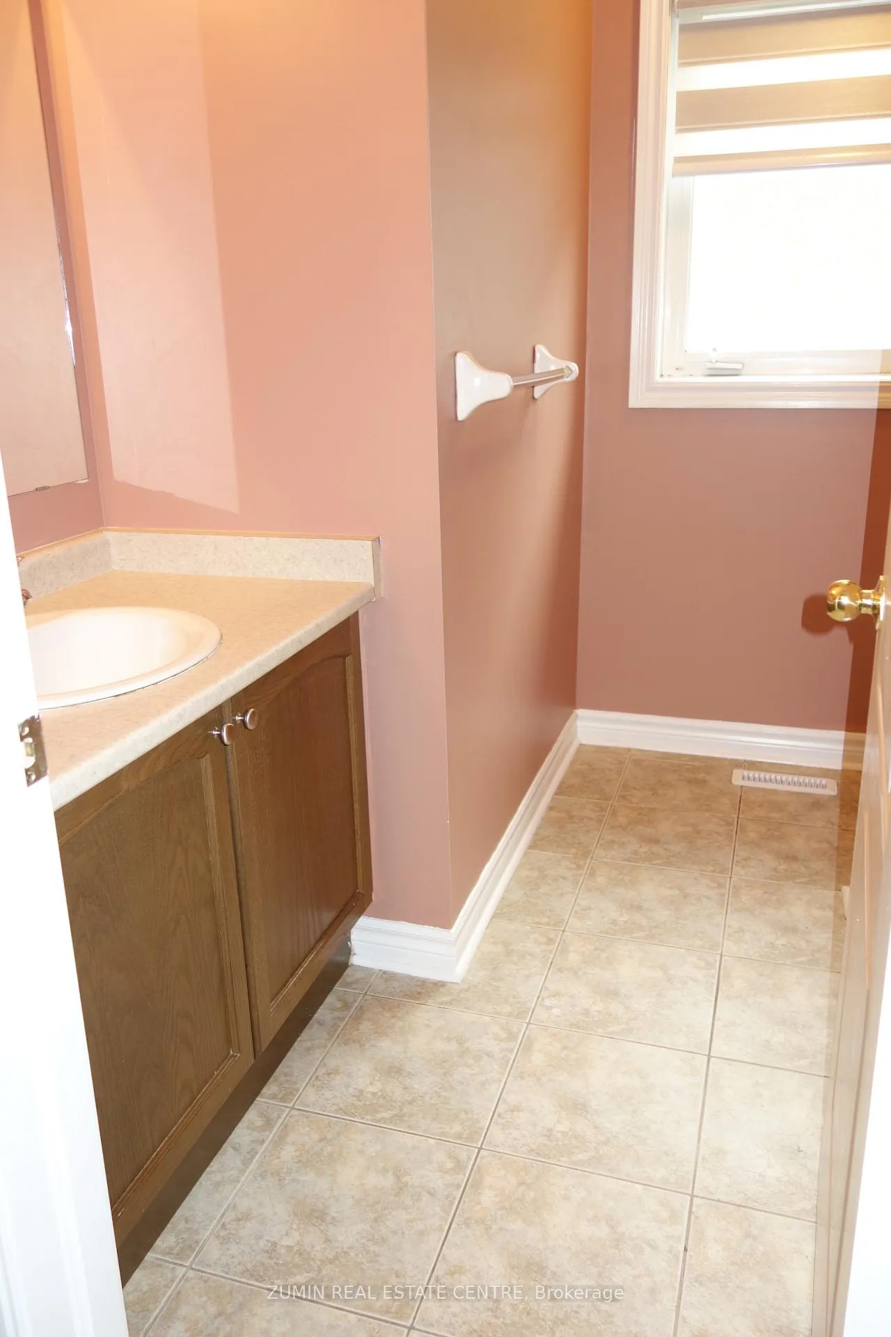Photo 27 of 37 Kintyre Street, Brampton, Heart Lake West — HOMEH