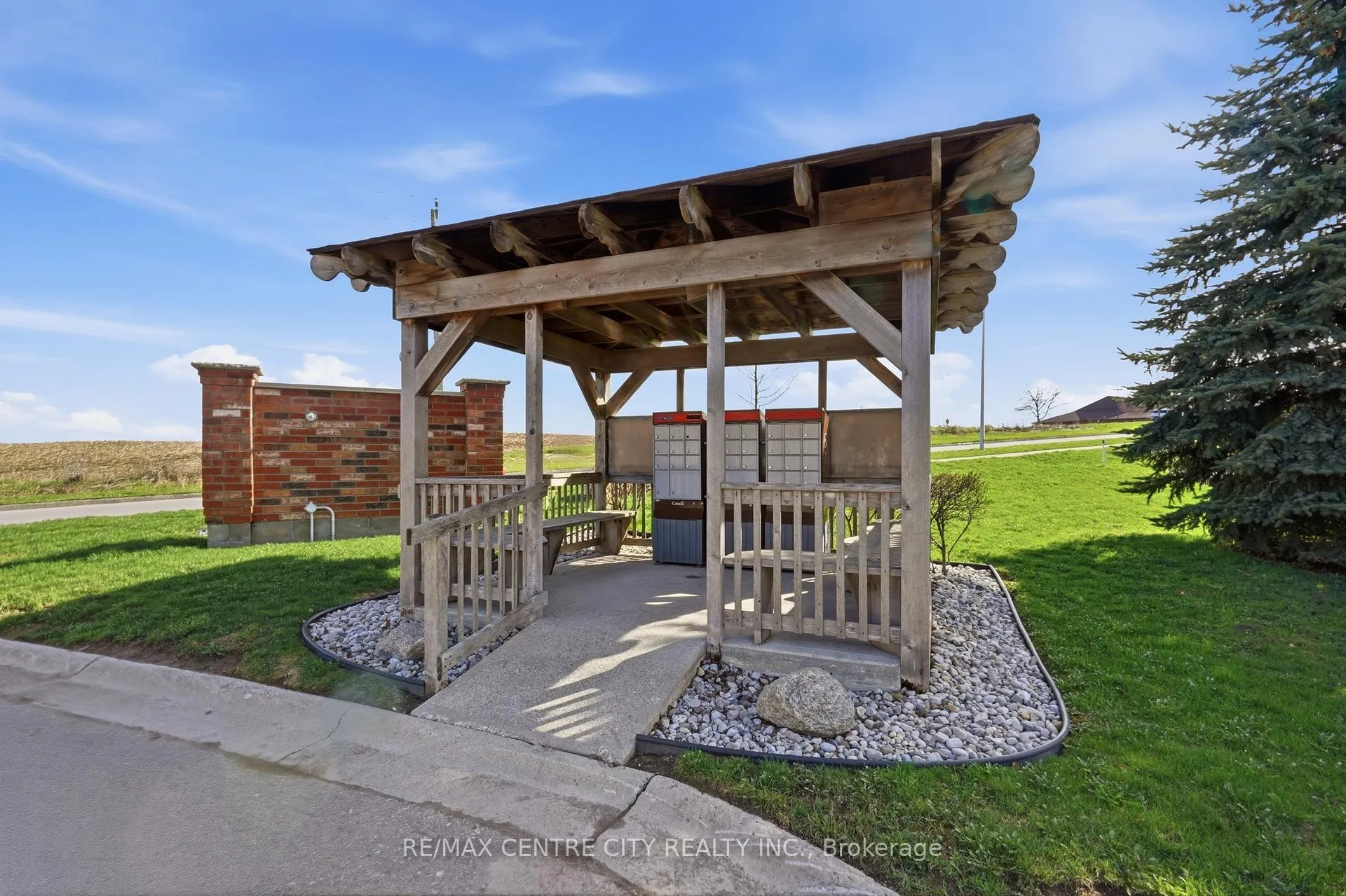 Photo 4 of Unit 21, 121 Meadowcreek Drive, Middlesex Centre, Ilderton — HOMEH