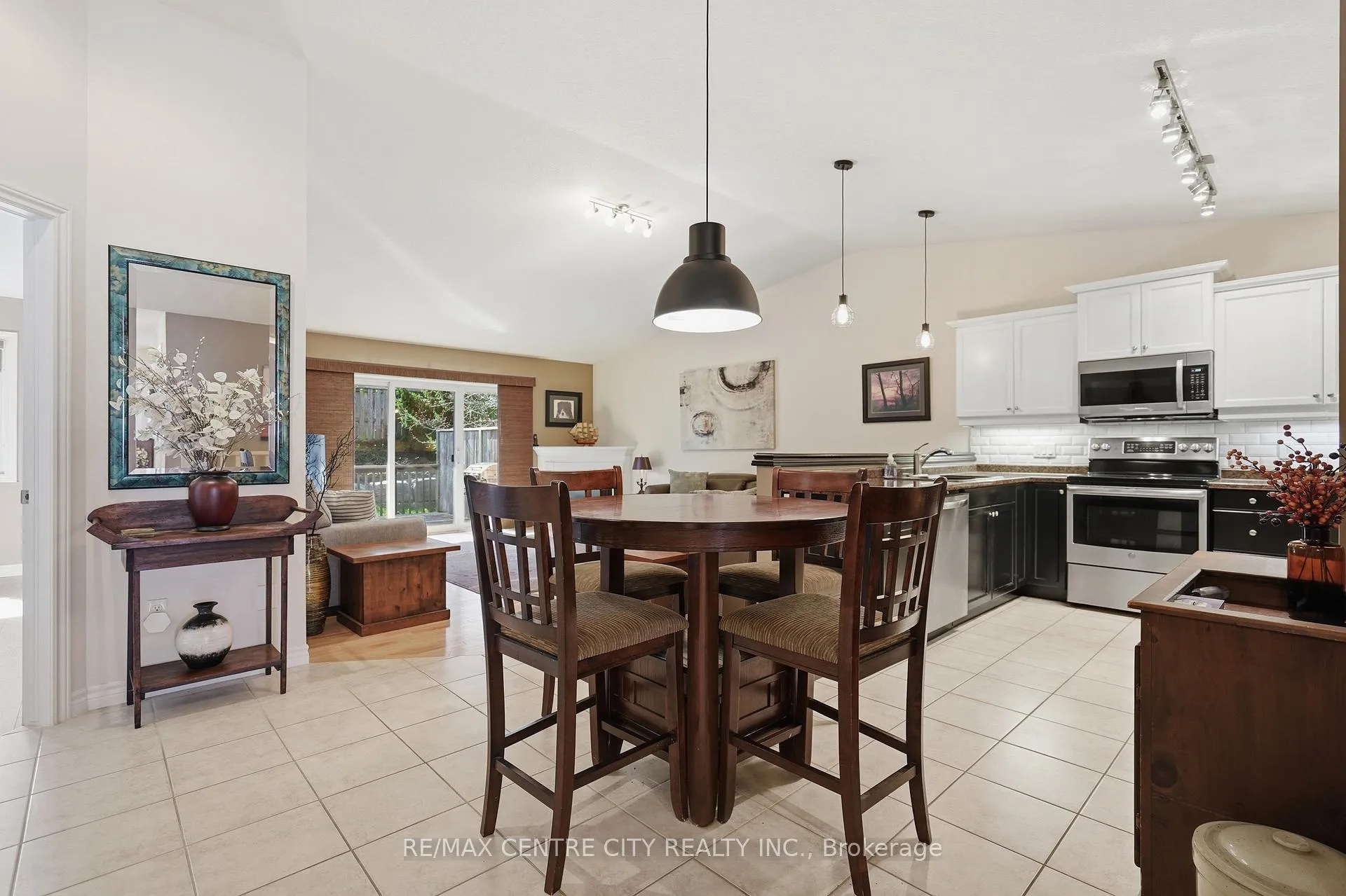 Photo 6 of Unit 21, 121 Meadowcreek Drive, Middlesex Centre, Ilderton — HOMEH