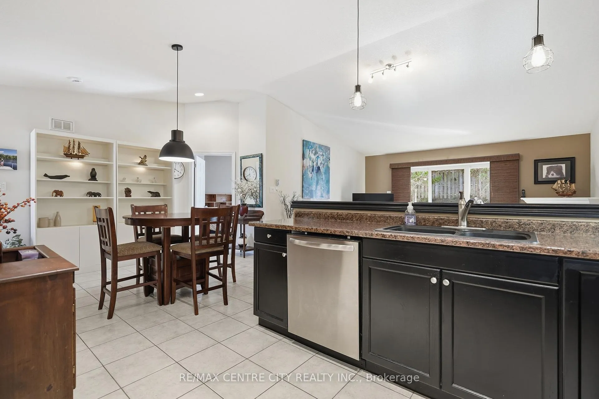 Photo 10 of Unit 21, 121 Meadowcreek Drive, Middlesex Centre, Ilderton — HOMEH