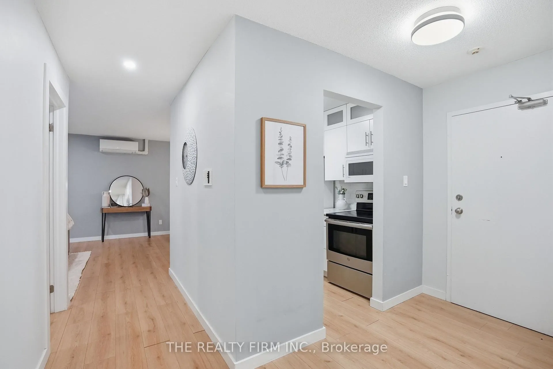 Photo 4 of Unit 310, 735 Deveron Crescent, London, South T — HOMEH