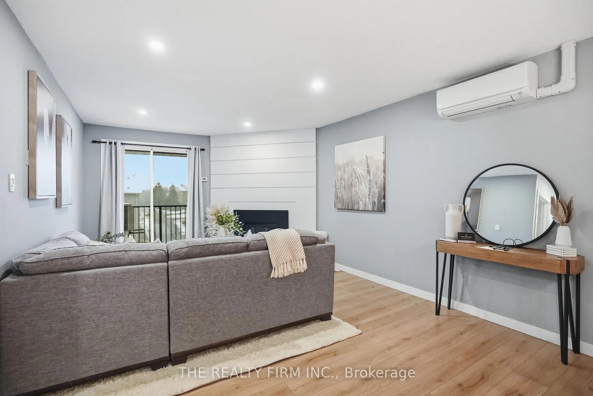Photo 7 of Unit 310, 735 Deveron Crescent, London, South T — HOMEH