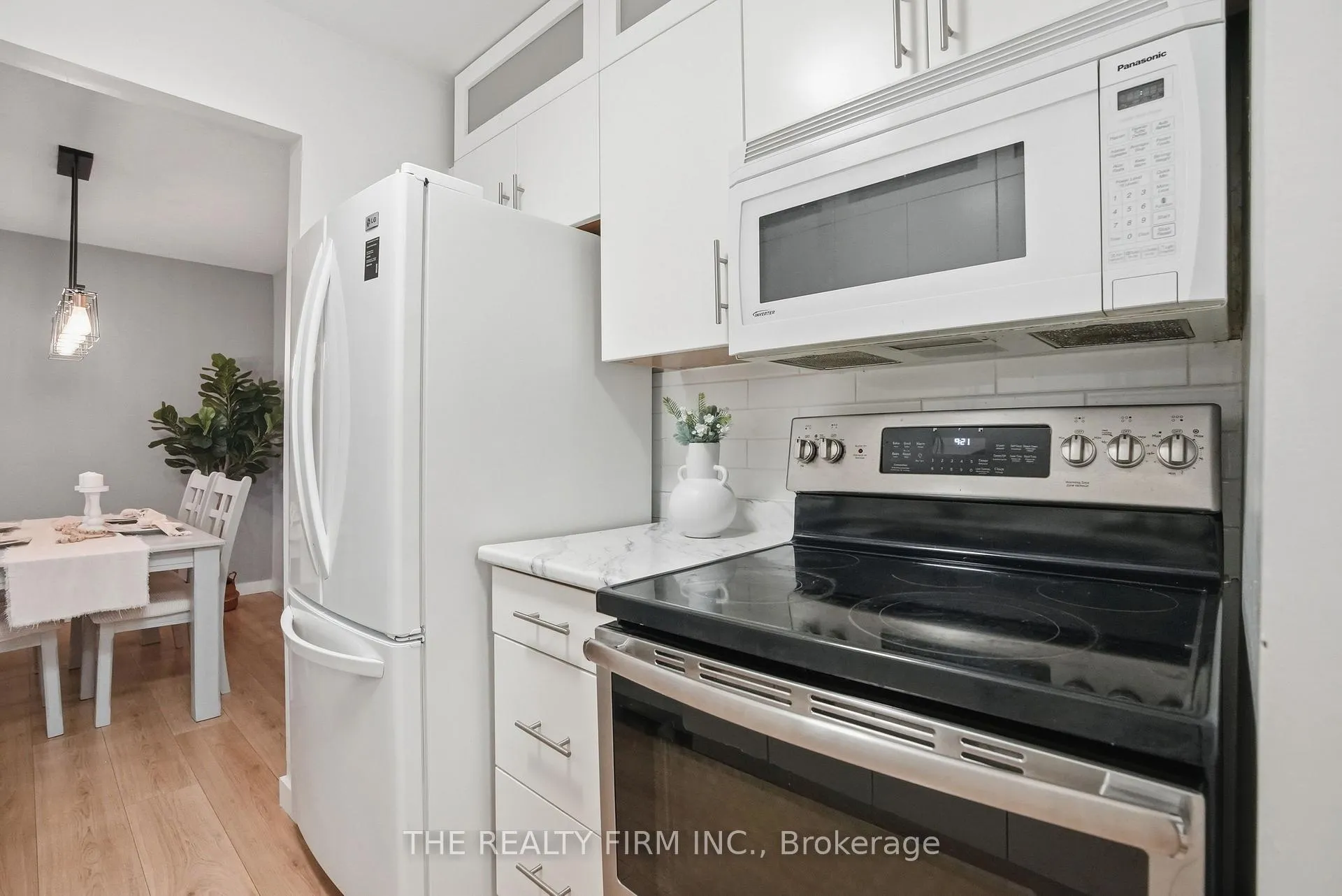 Photo 10 of Unit 310, 735 Deveron Crescent, London, South T — HOMEH