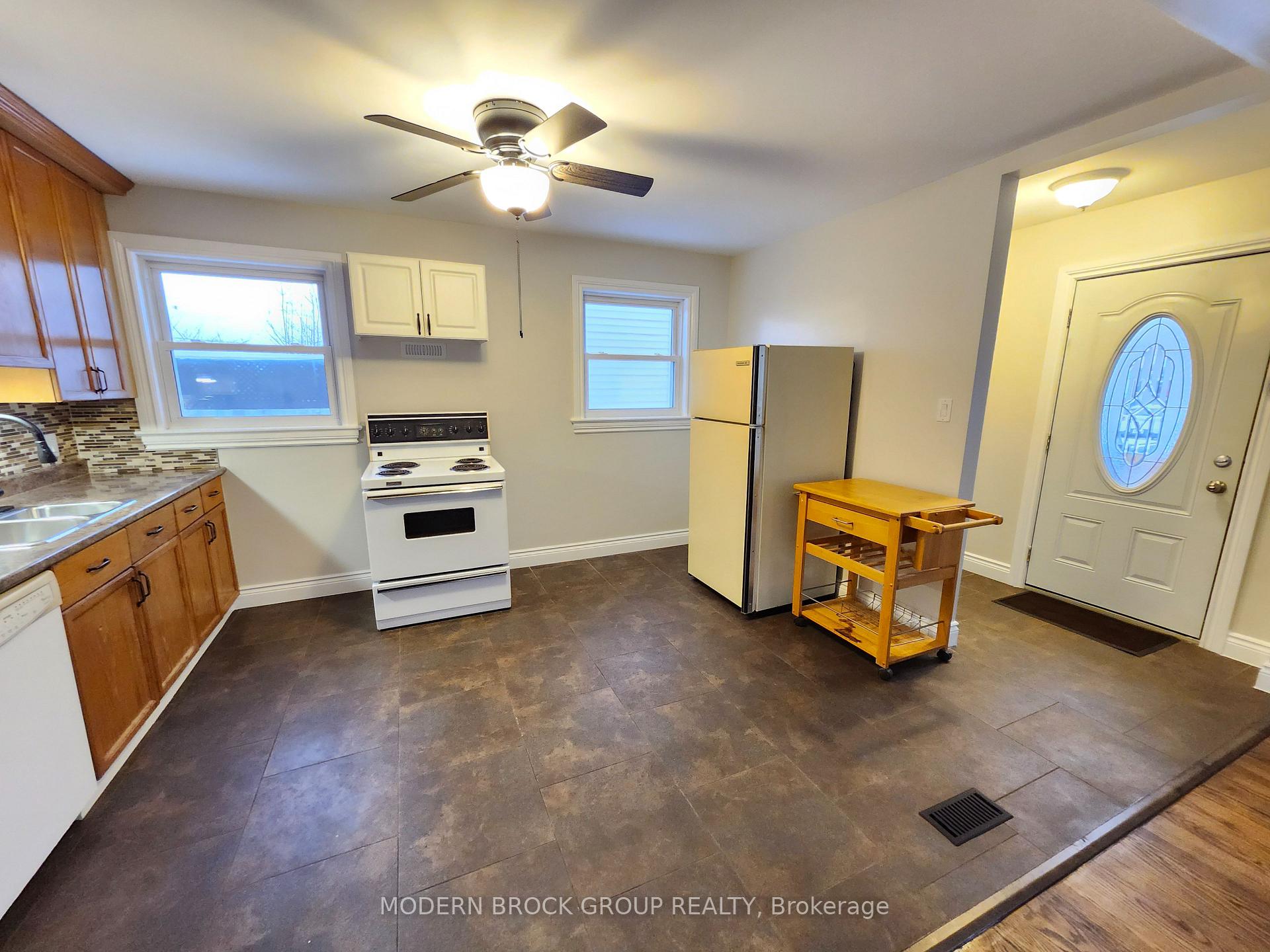Photo 5 of 514 Middle Street W, Edwardsburgh/Cardinal, Town of Cardinal — HOMEH