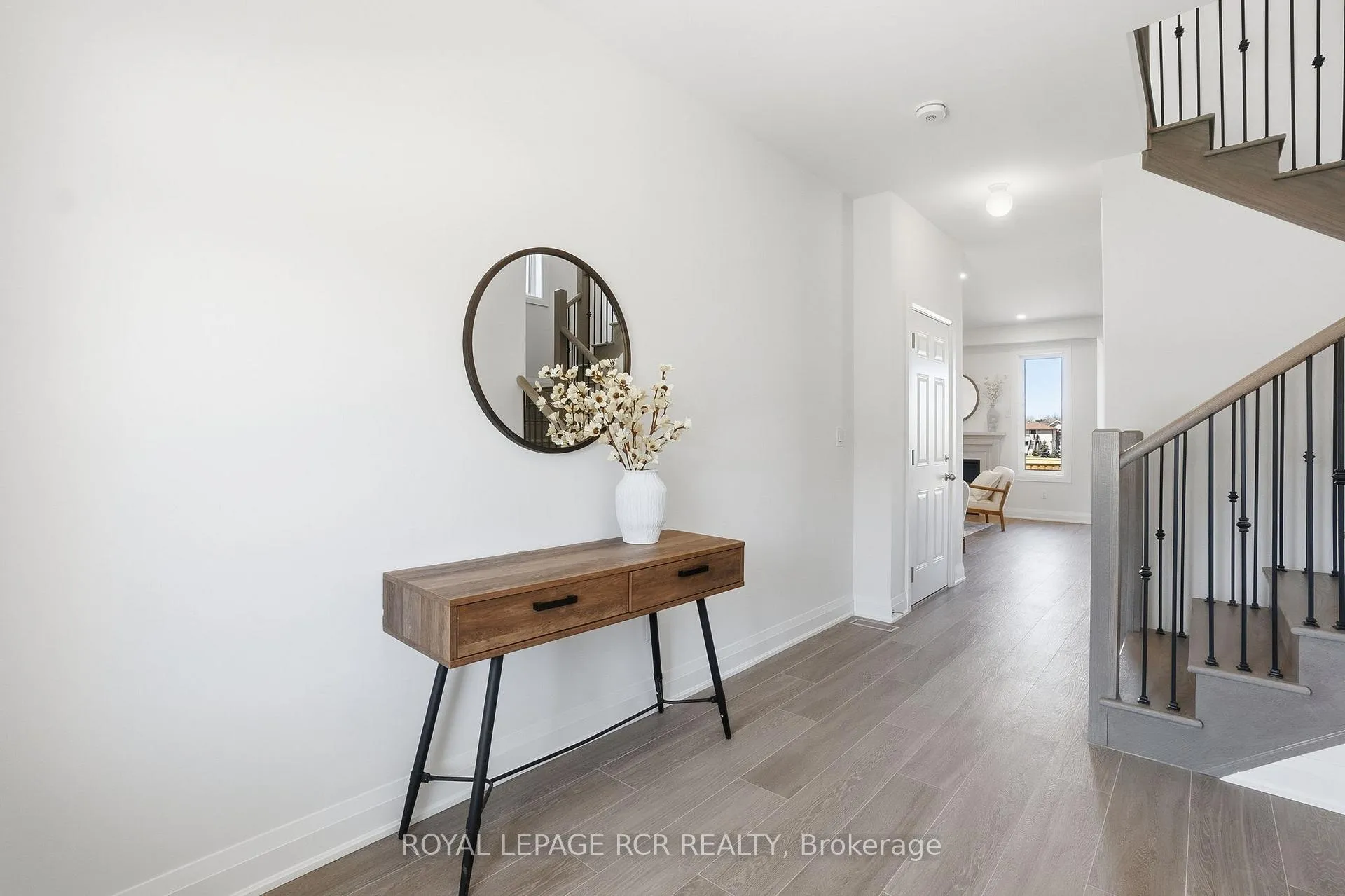 Photo 5 of 1350 Davis Loop, Innisfil, Lefroy — HOMEH