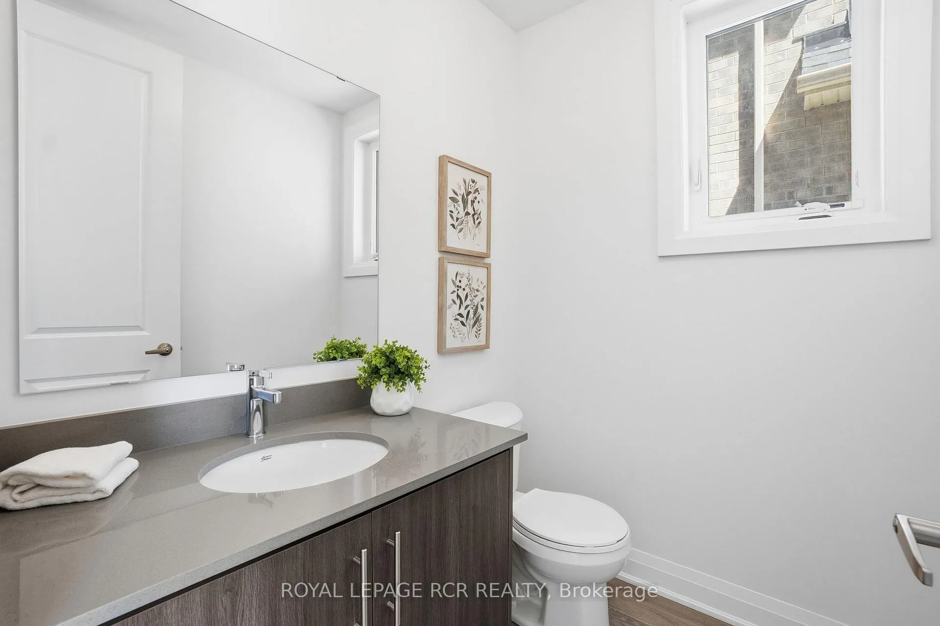 Photo 6 of 1350 Davis Loop, Innisfil, Lefroy — HOMEH