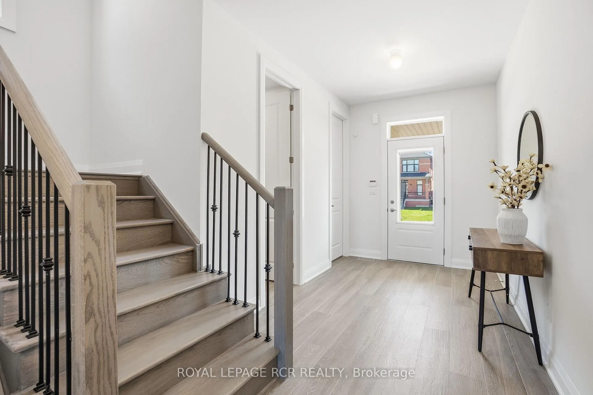 Photo 7 of 1350 Davis Loop, Innisfil, Lefroy — HOMEH