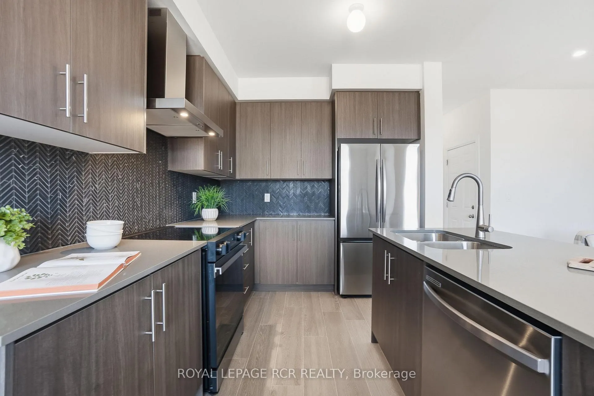 Photo 15 of 1350 Davis Loop, Innisfil, Lefroy — HOMEH
