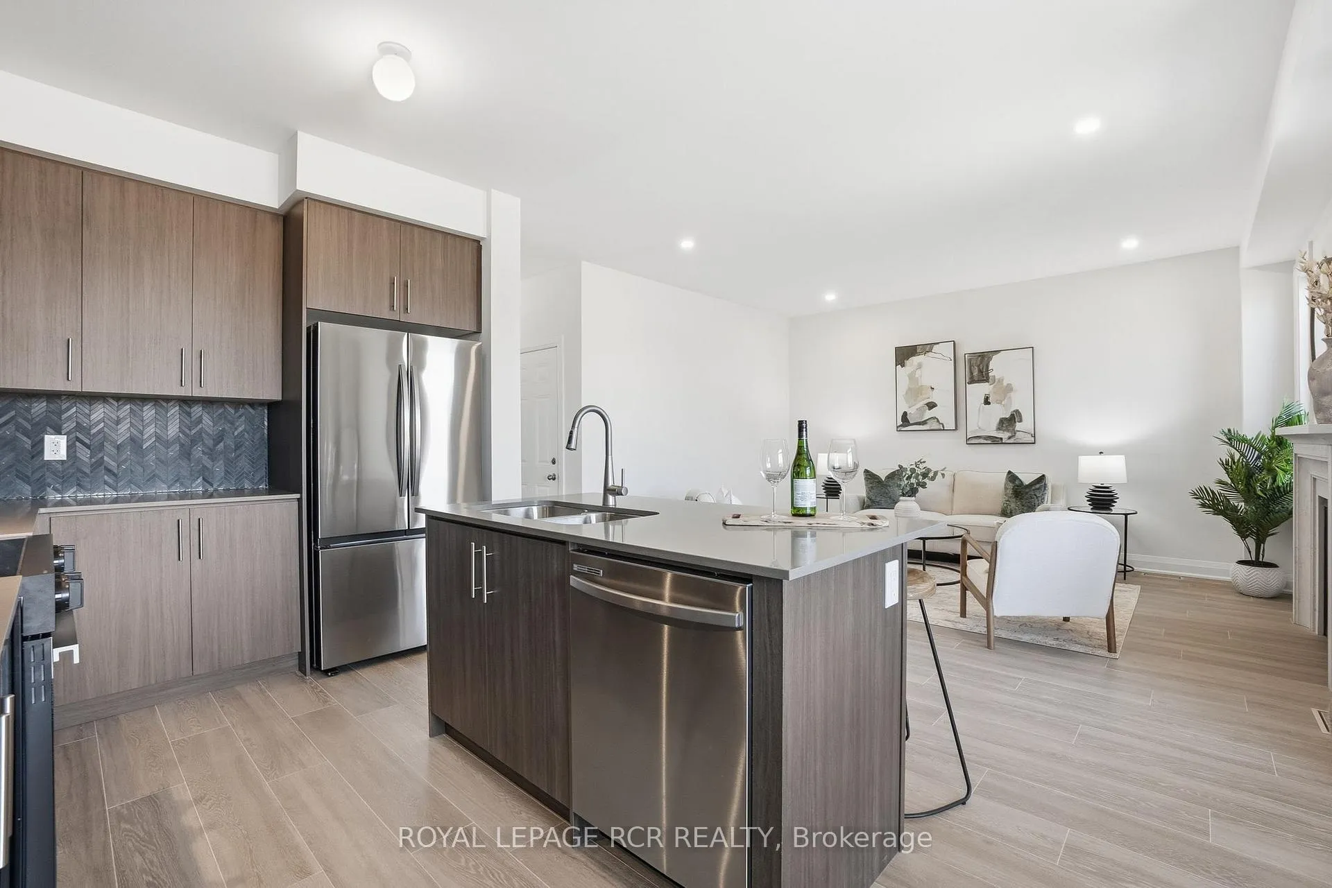 Photo 16 of 1350 Davis Loop, Innisfil, Lefroy — HOMEH