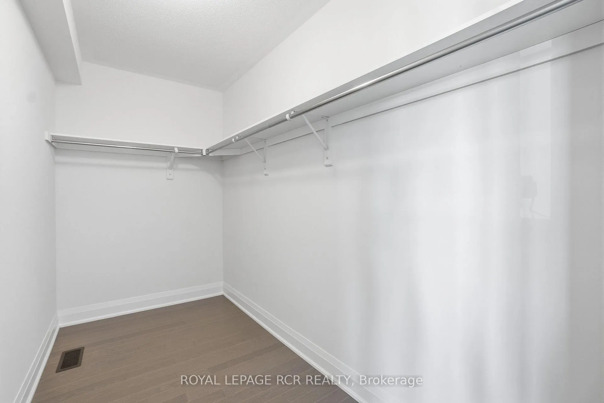 Photo 25 of 1350 Davis Loop, Innisfil, Lefroy — HOMEH