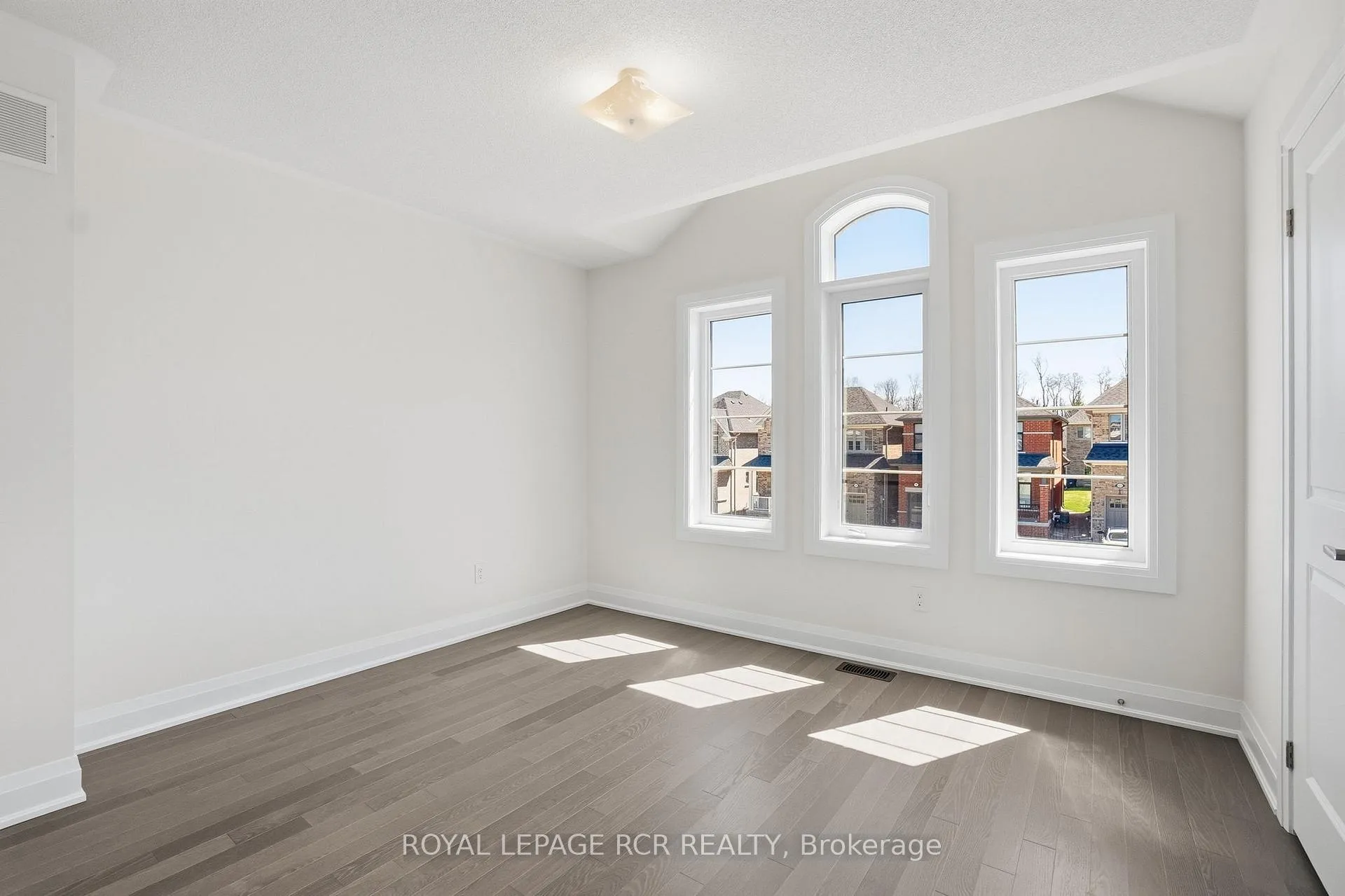 Photo 26 of 1350 Davis Loop, Innisfil, Lefroy — HOMEH