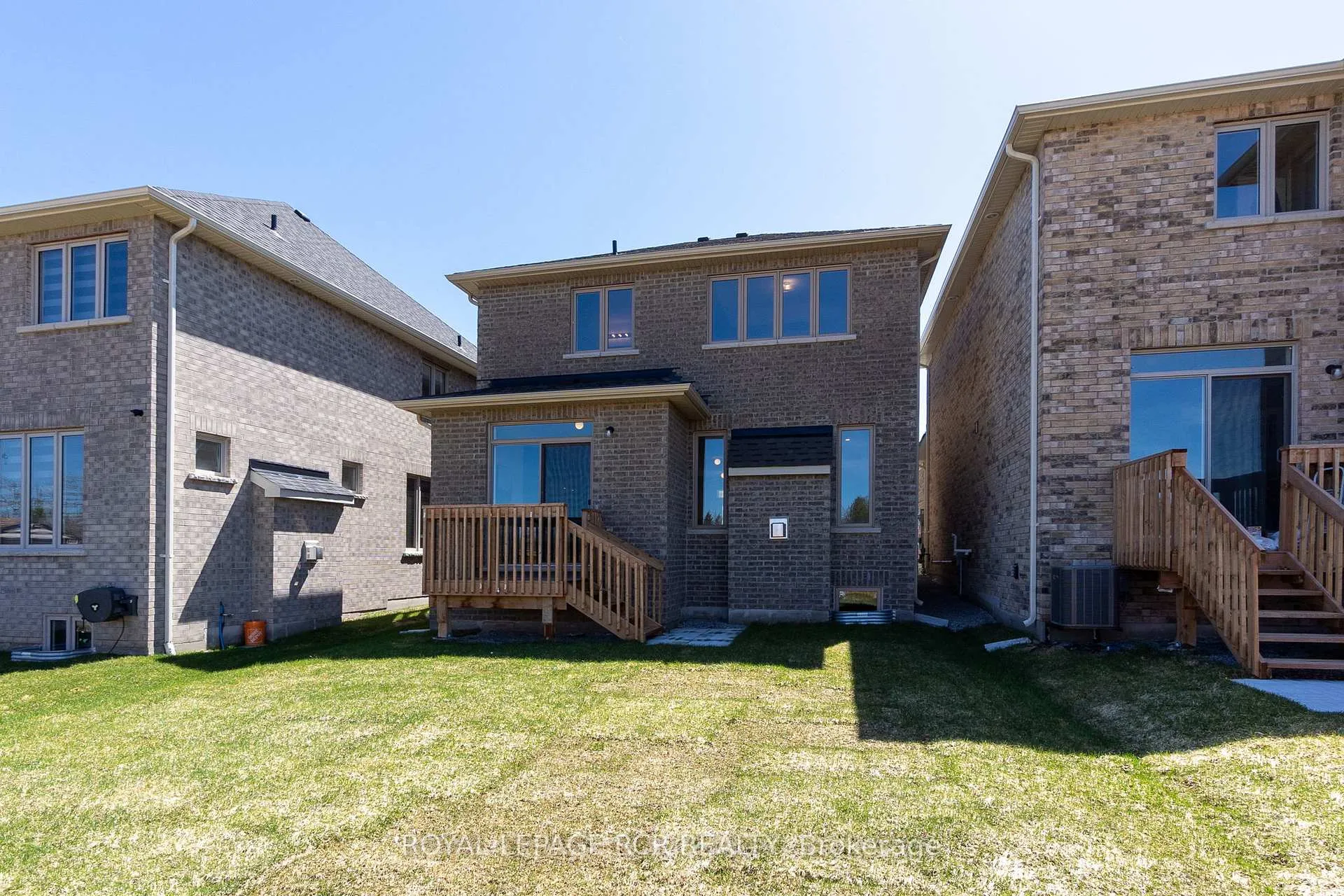 Photo 32 of 1350 Davis Loop, Innisfil, Lefroy — HOMEH