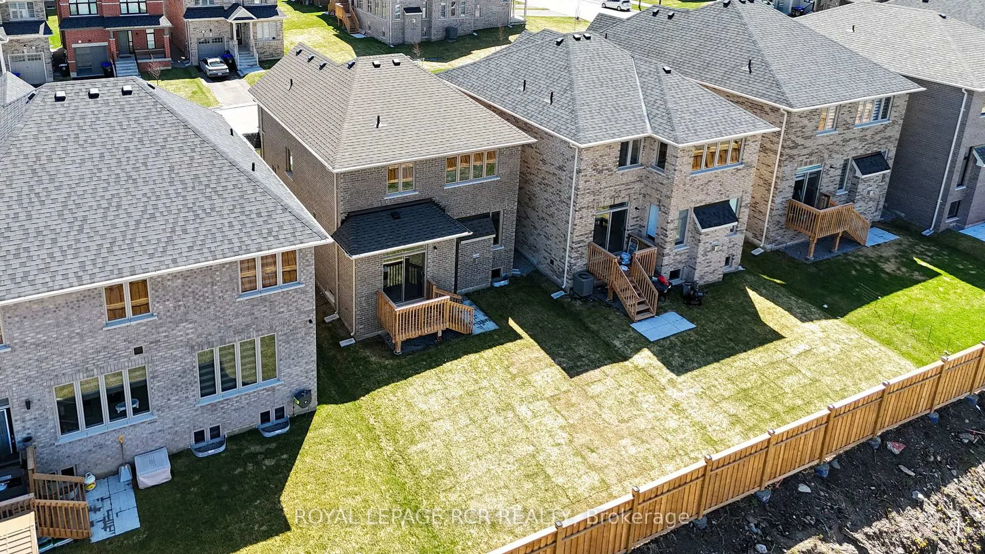 Photo 34 of 1350 Davis Loop, Innisfil, Lefroy — HOMEH