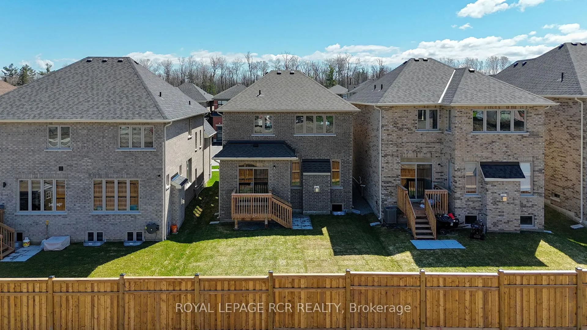 Photo 35 of 1350 Davis Loop, Innisfil, Lefroy — HOMEH