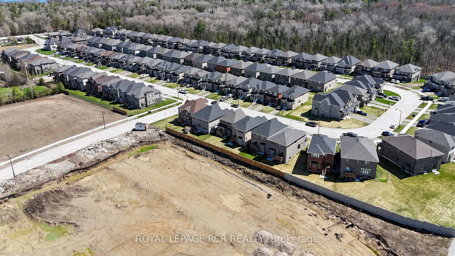 Photo 37 of 1350 Davis Loop, Innisfil, Lefroy — HOMEH