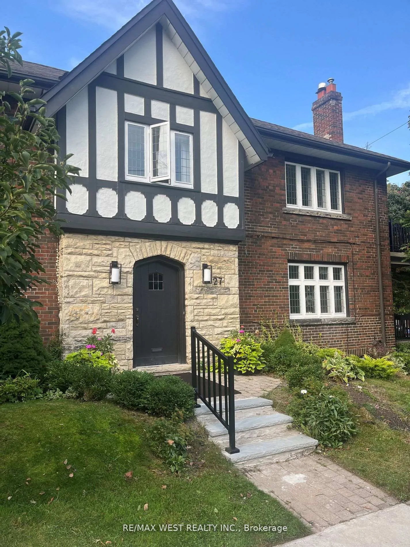 Photo of Unit Bsmt, 27 Oakview Avenue