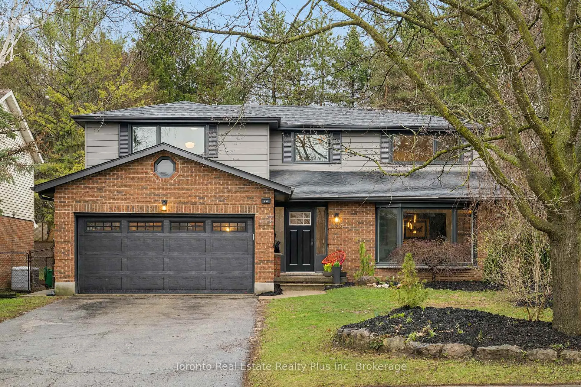 Photo 2 of 450 Winchester Drive, Waterloo — HOMEH