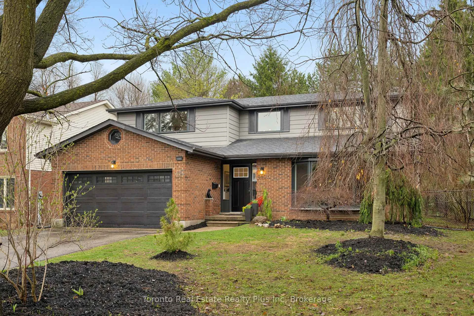 Photo 3 of 450 Winchester Drive, Waterloo — HOMEH