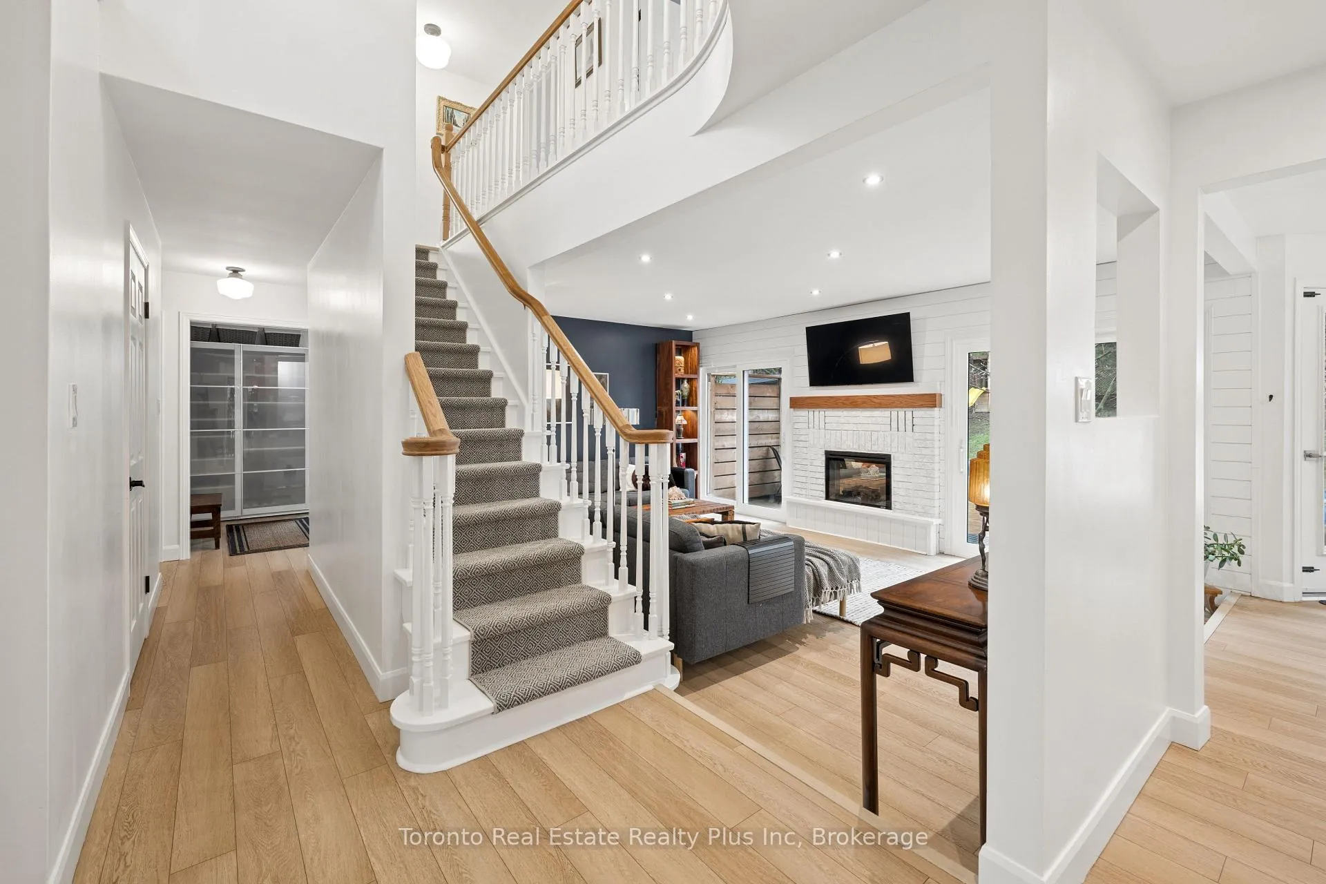 Photo 7 of 450 Winchester Drive, Waterloo — HOMEH
