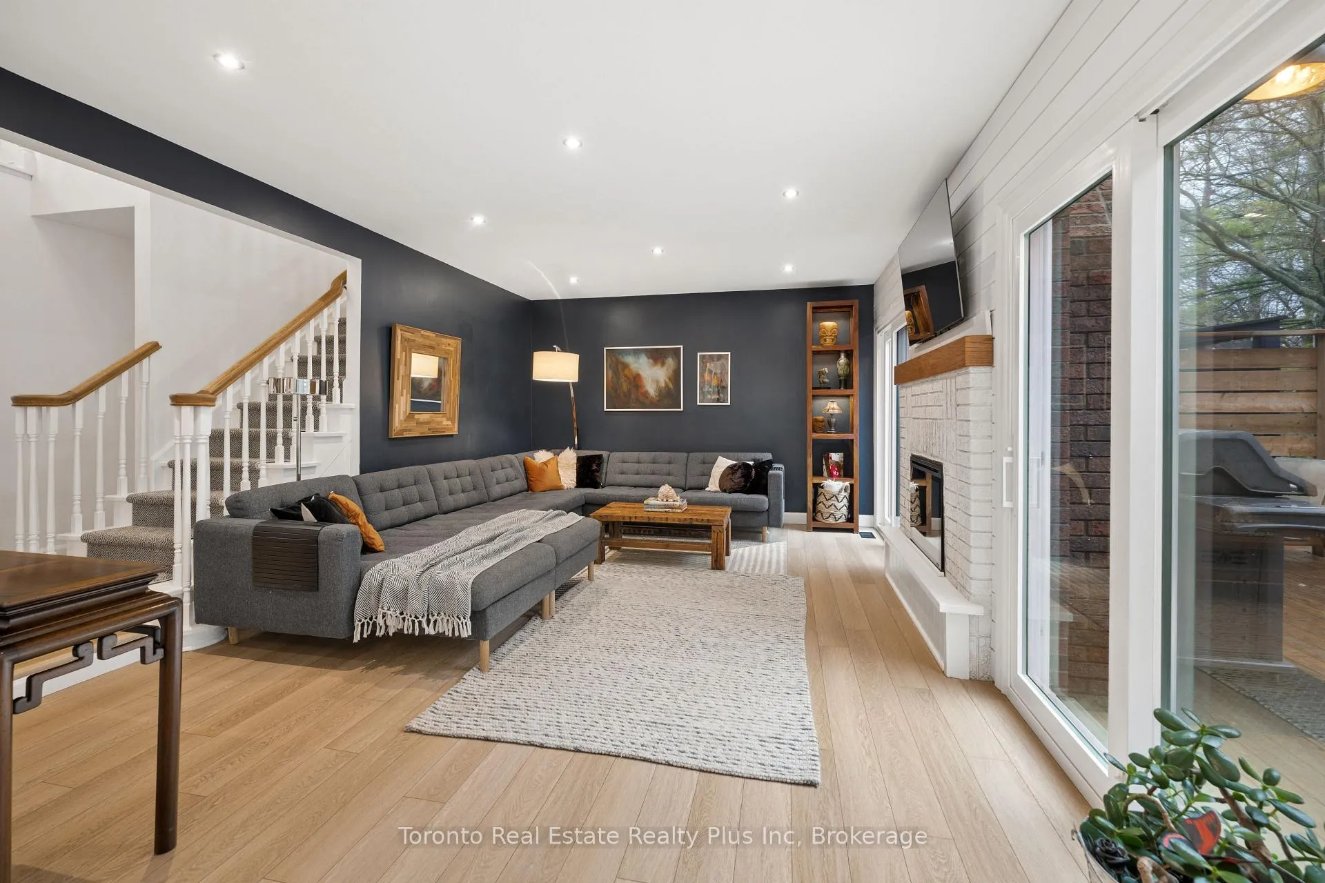 Photo 13 of 450 Winchester Drive, Waterloo — HOMEH