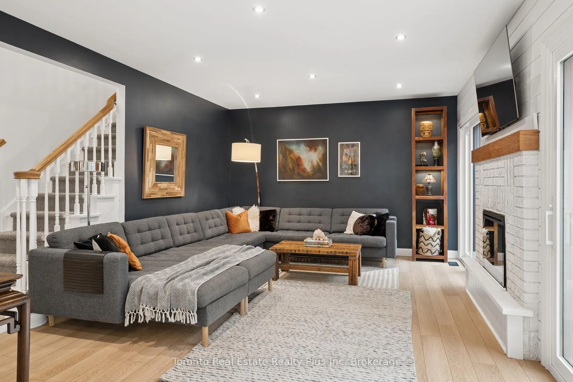 Photo 14 of 450 Winchester Drive, Waterloo — HOMEH