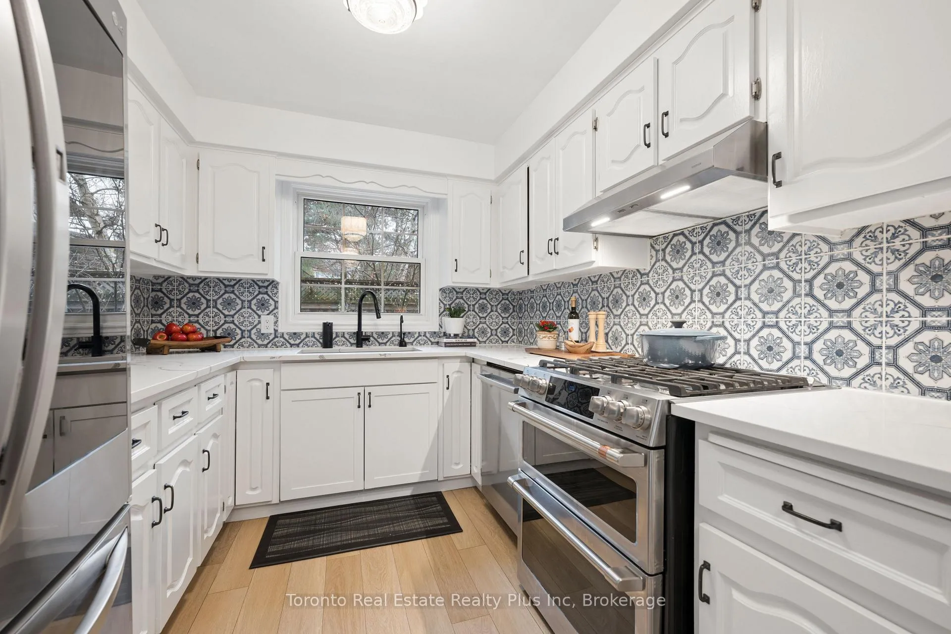 Photo 20 of 450 Winchester Drive, Waterloo — HOMEH