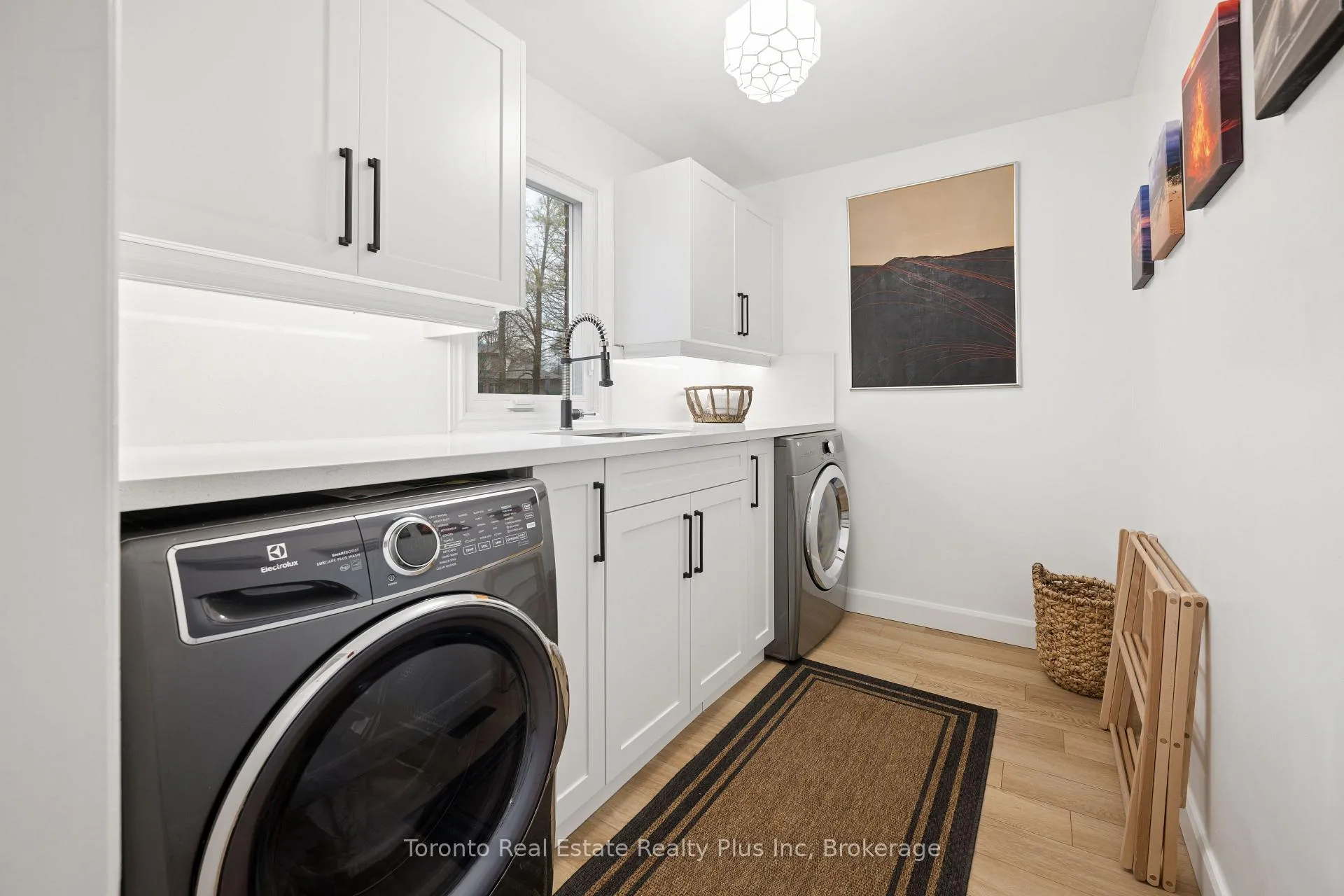 Photo 22 of 450 Winchester Drive, Waterloo — HOMEH