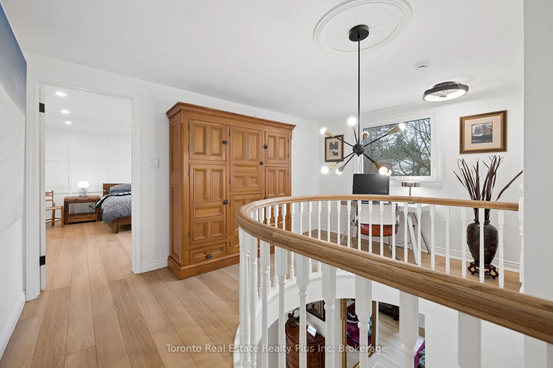 Photo 25 of 450 Winchester Drive, Waterloo — HOMEH