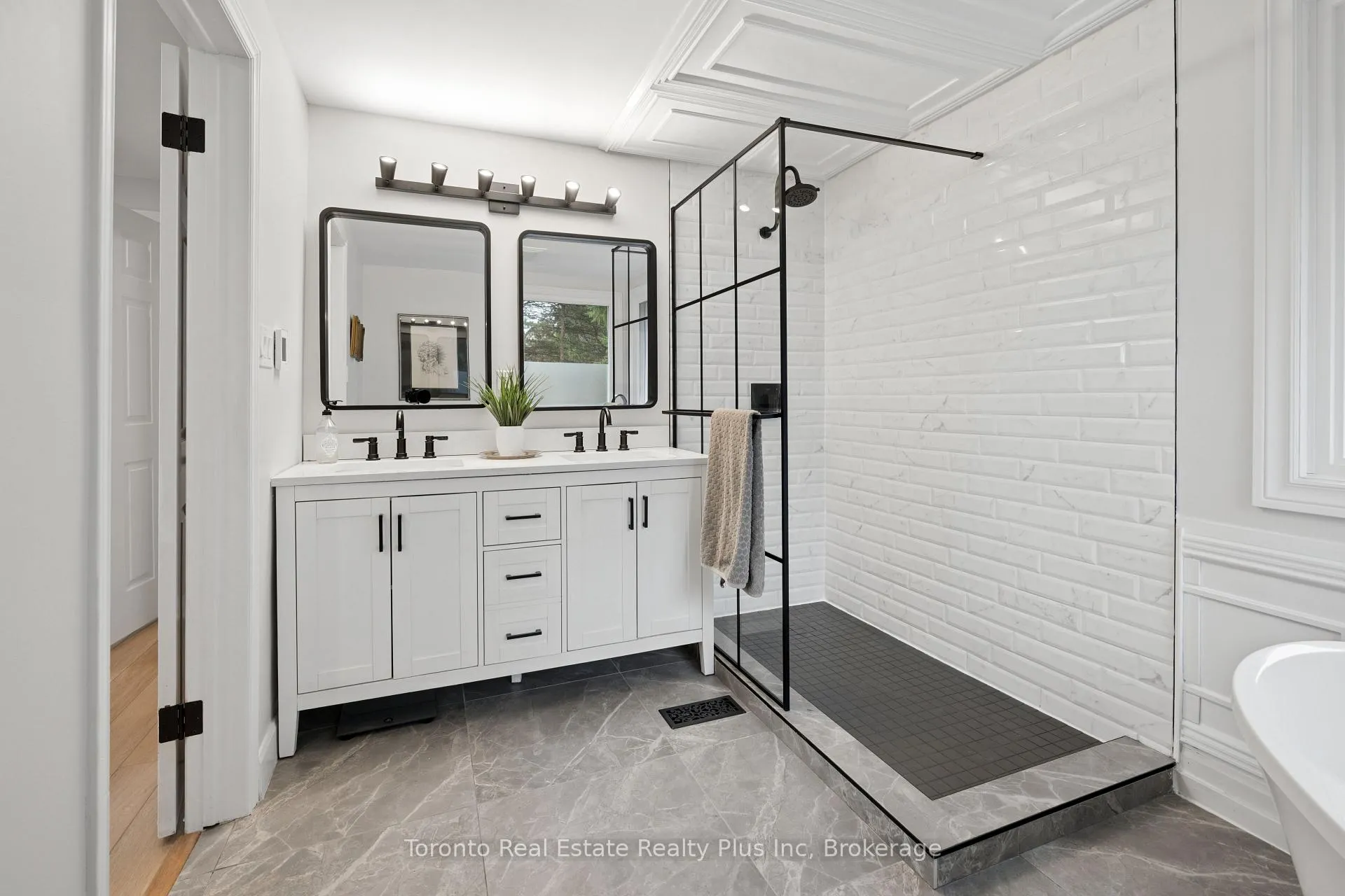 Photo 31 of 450 Winchester Drive, Waterloo — HOMEH