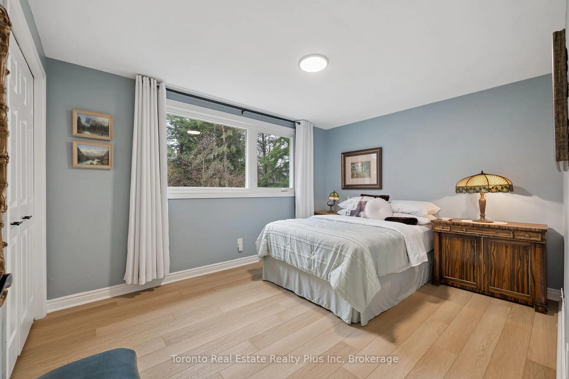 Photo 32 of 450 Winchester Drive, Waterloo — HOMEH