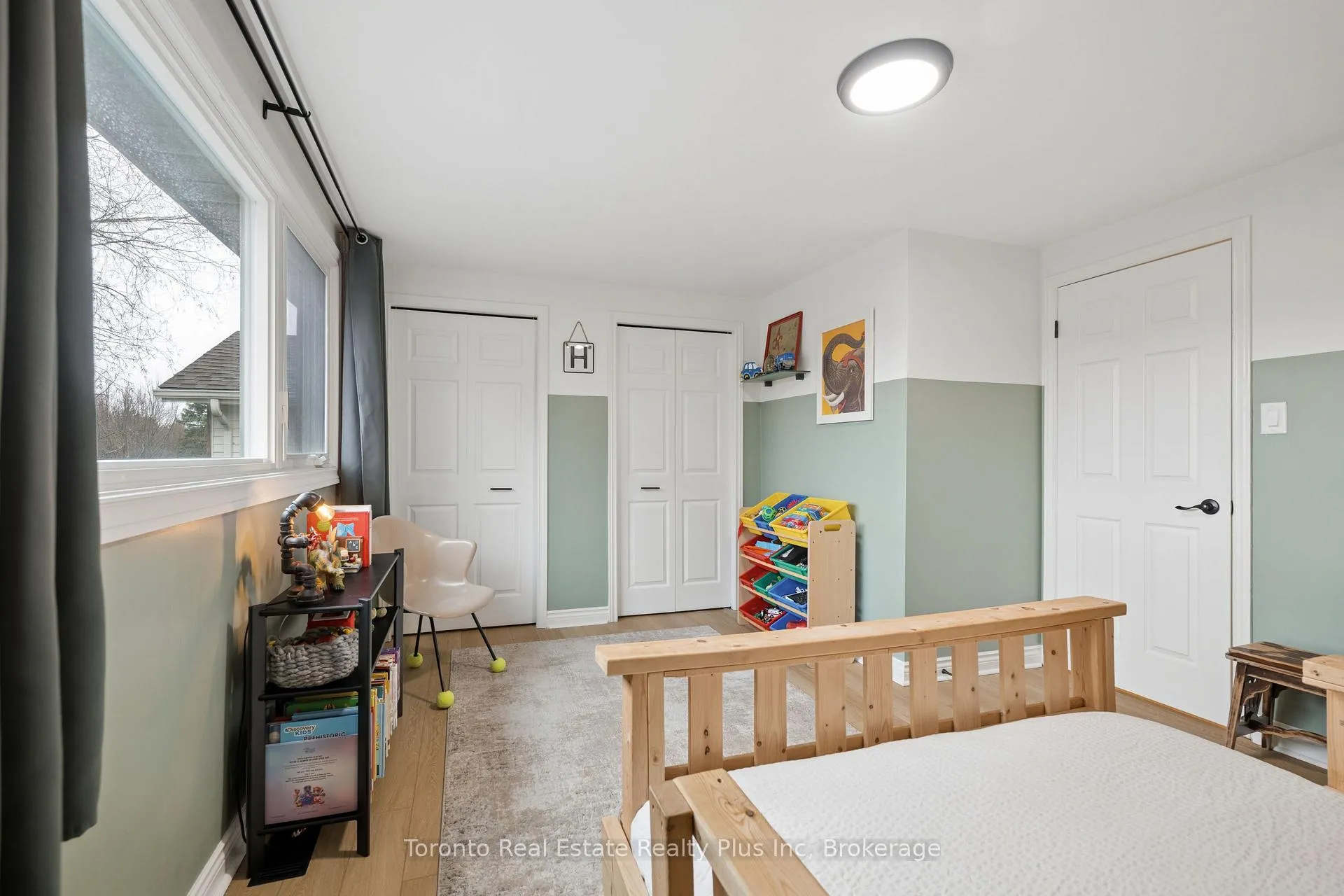 Photo 36 of 450 Winchester Drive, Waterloo — HOMEH