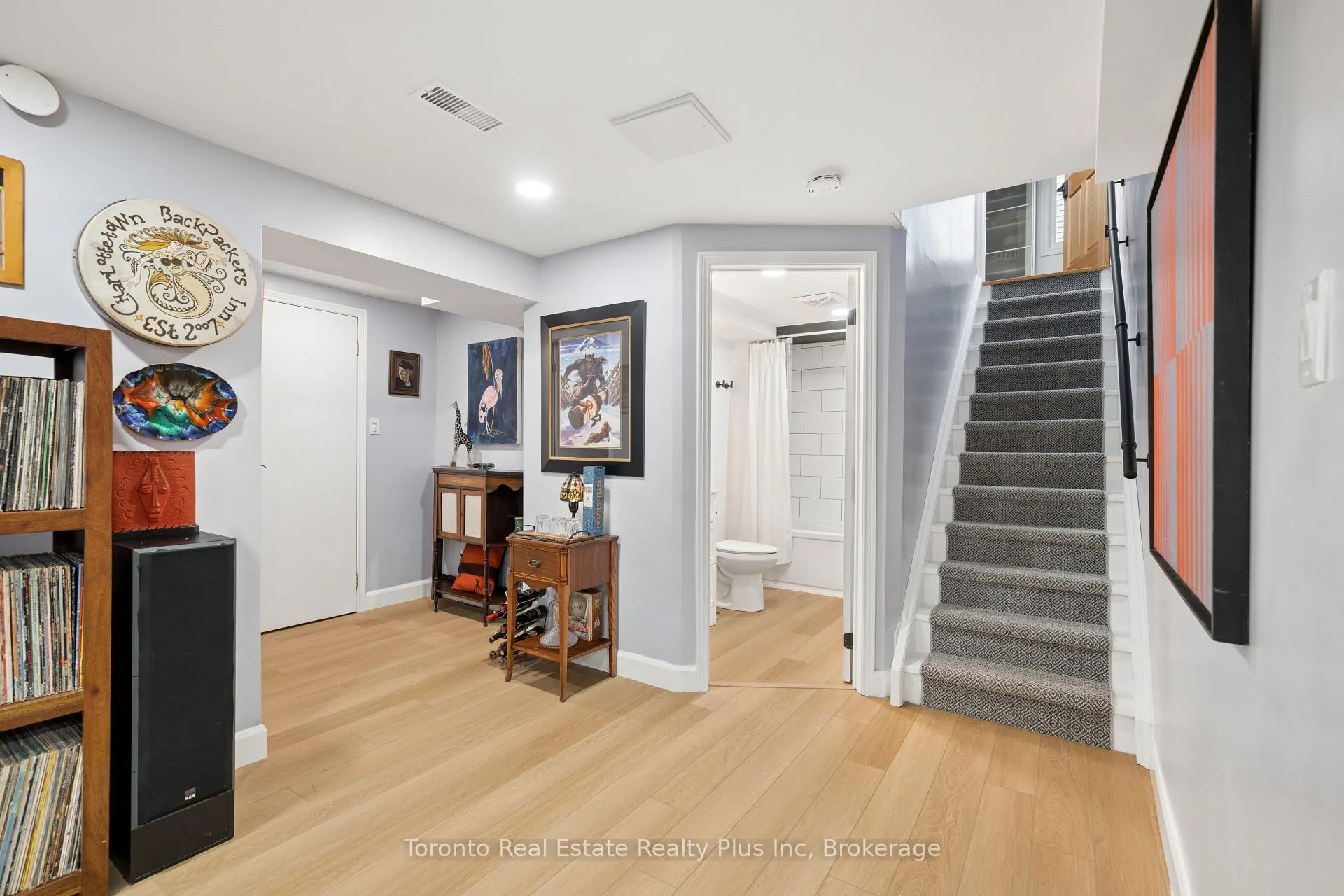 Photo 37 of 450 Winchester Drive, Waterloo — HOMEH