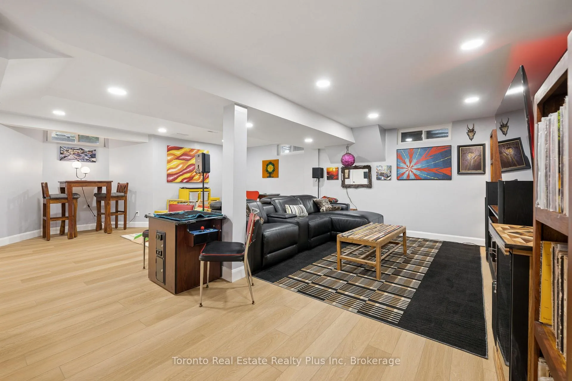 Photo 38 of 450 Winchester Drive, Waterloo — HOMEH