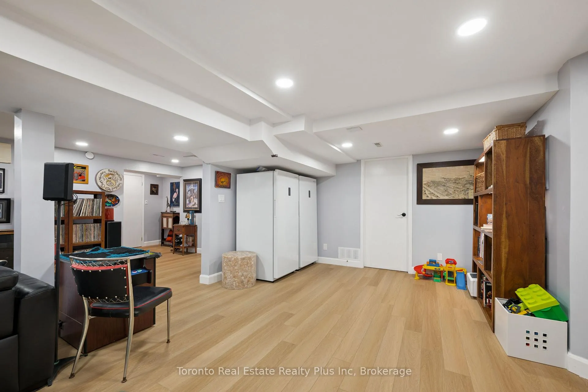 Photo 40 of 450 Winchester Drive, Waterloo — HOMEH