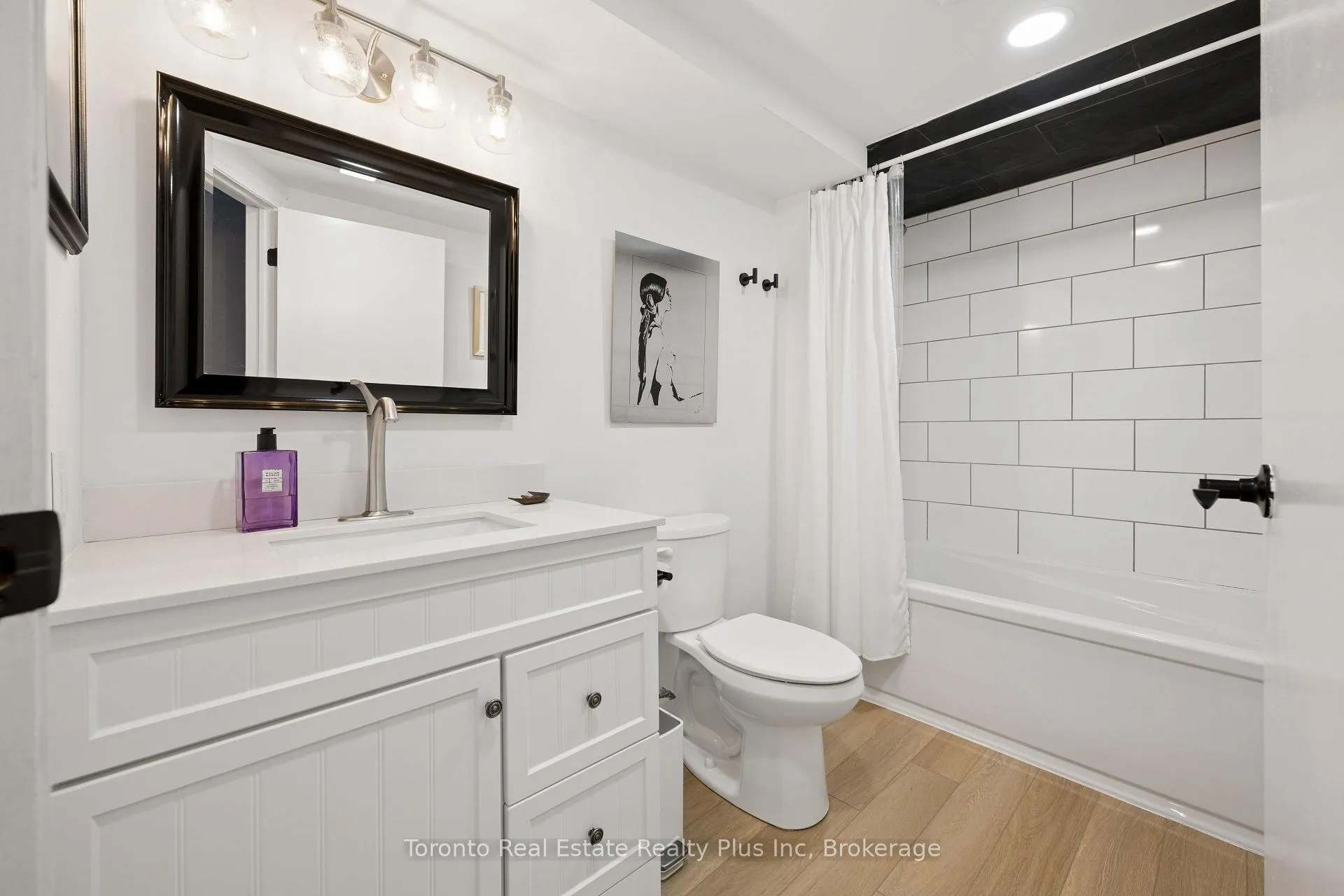 Photo 43 of 450 Winchester Drive, Waterloo — HOMEH