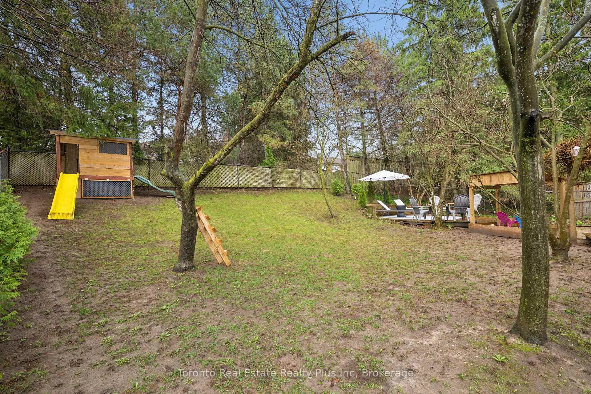 Photo 46 of 450 Winchester Drive, Waterloo — HOMEH