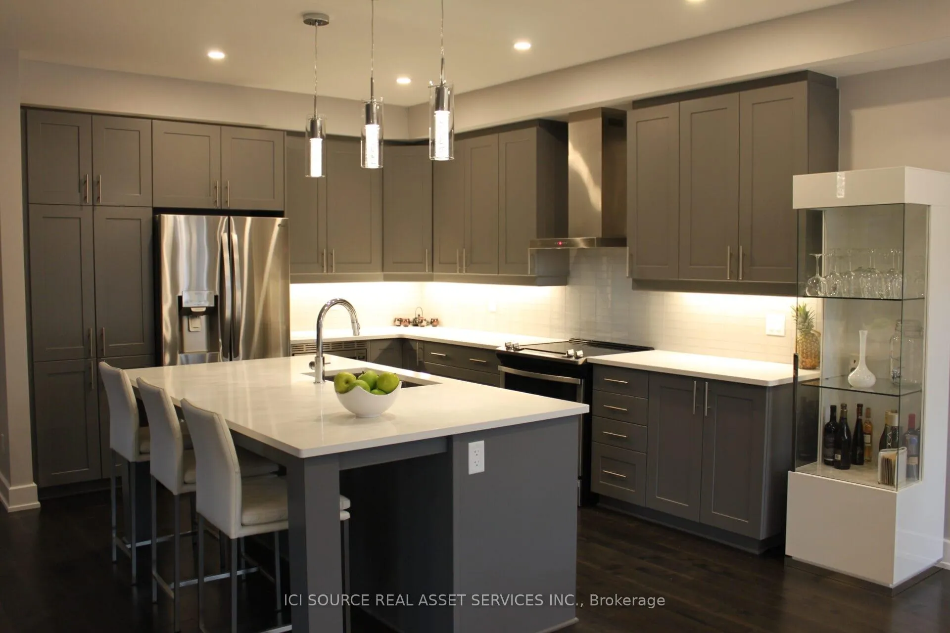 Photo 2 of 333 Lysander Place, Ottawa, CFB Rockcliffe and Area — HOMEH