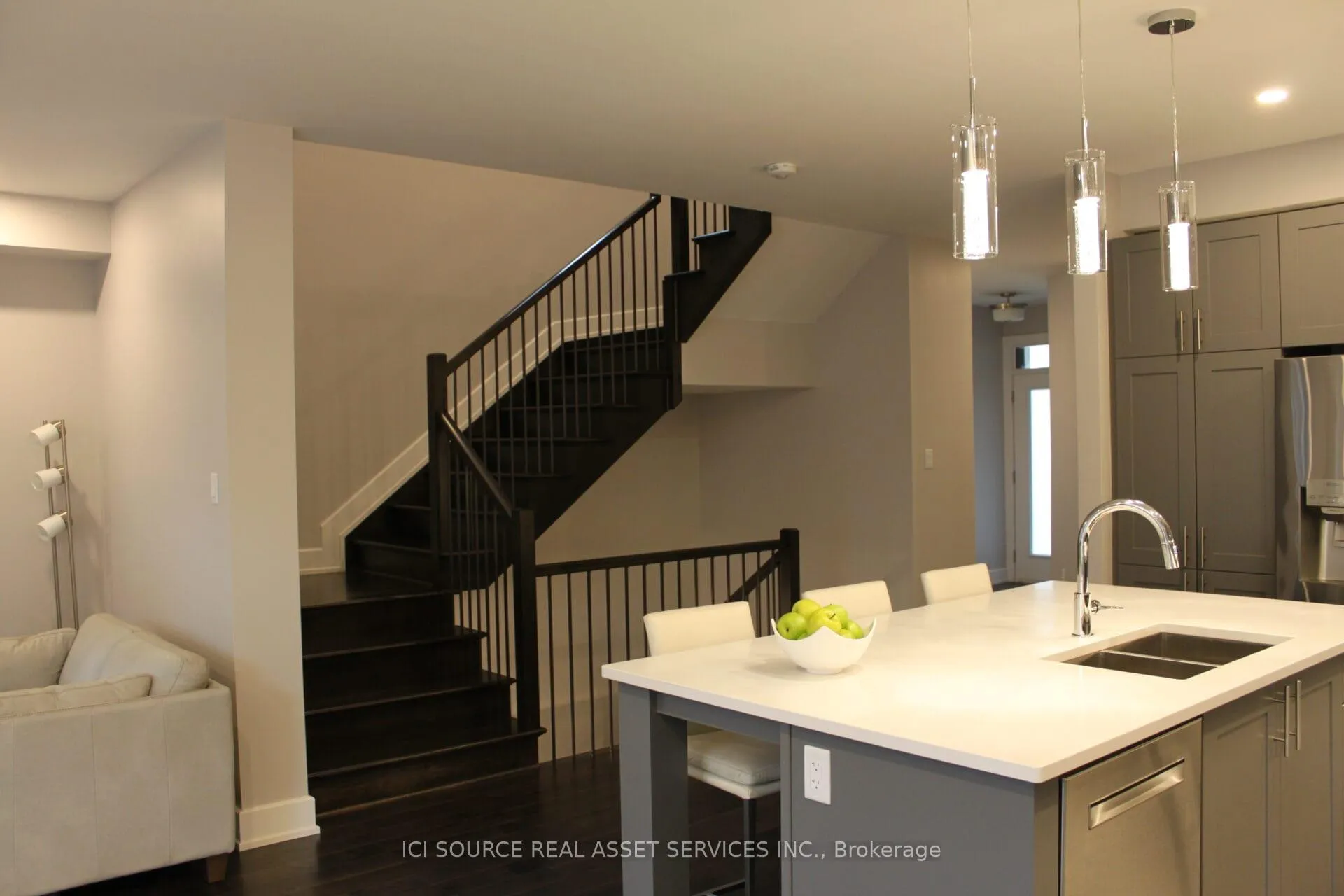 Photo 4 of 333 Lysander Place, Ottawa, CFB Rockcliffe and Area — HOMEH