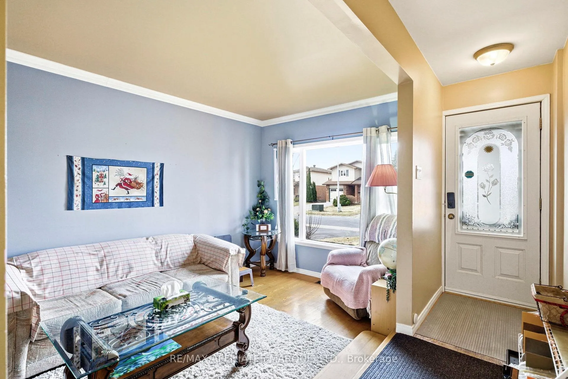 Photo 2 of 672 Champlain Drive, Cornwall — HOMEH