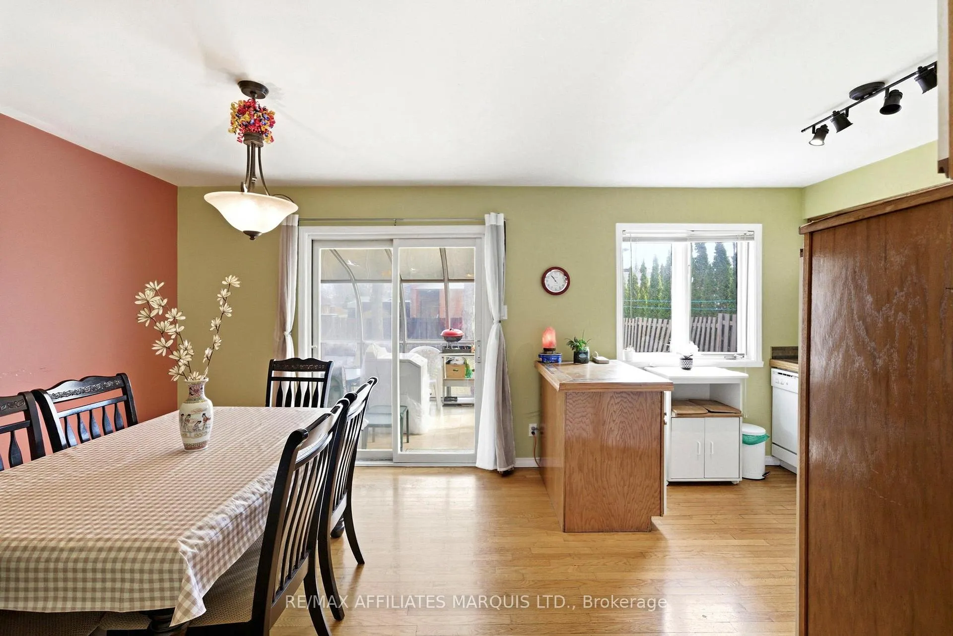 Photo 7 of 672 Champlain Drive, Cornwall — HOMEH