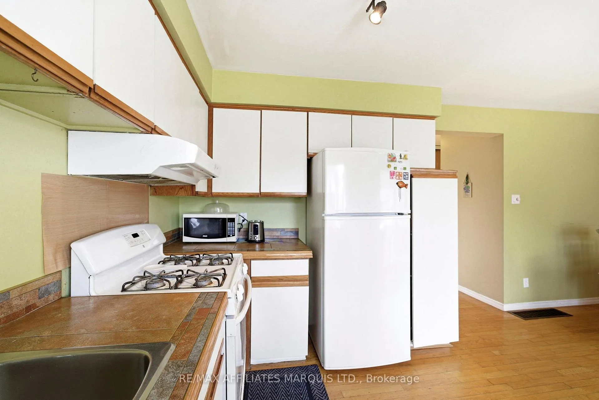 Photo 10 of 672 Champlain Drive, Cornwall — HOMEH