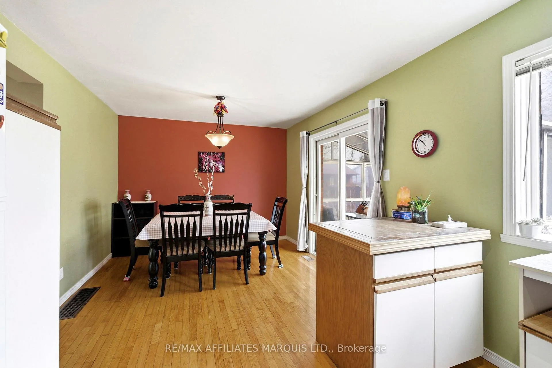 Photo 11 of 672 Champlain Drive, Cornwall — HOMEH