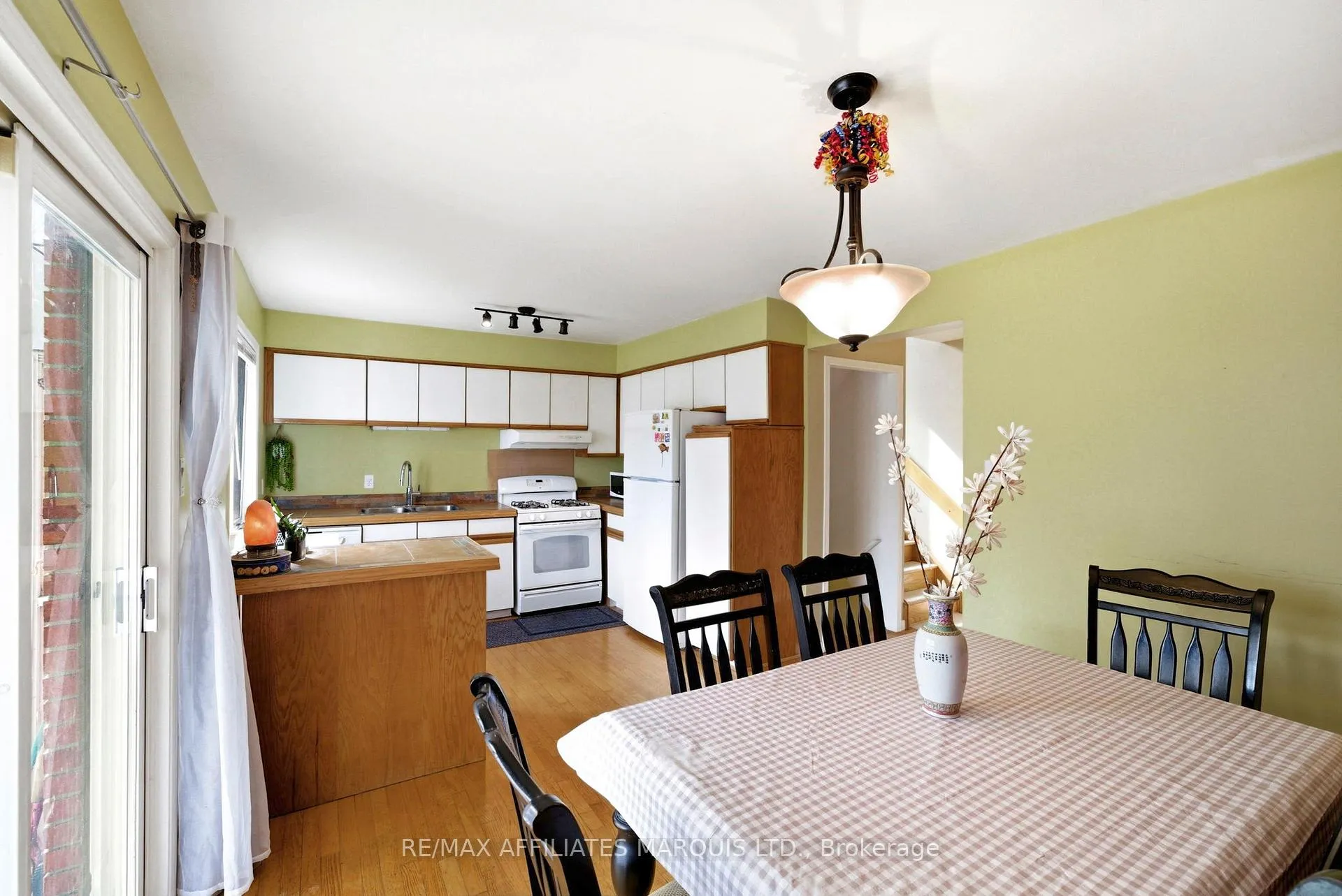 Photo 13 of 672 Champlain Drive, Cornwall — HOMEH