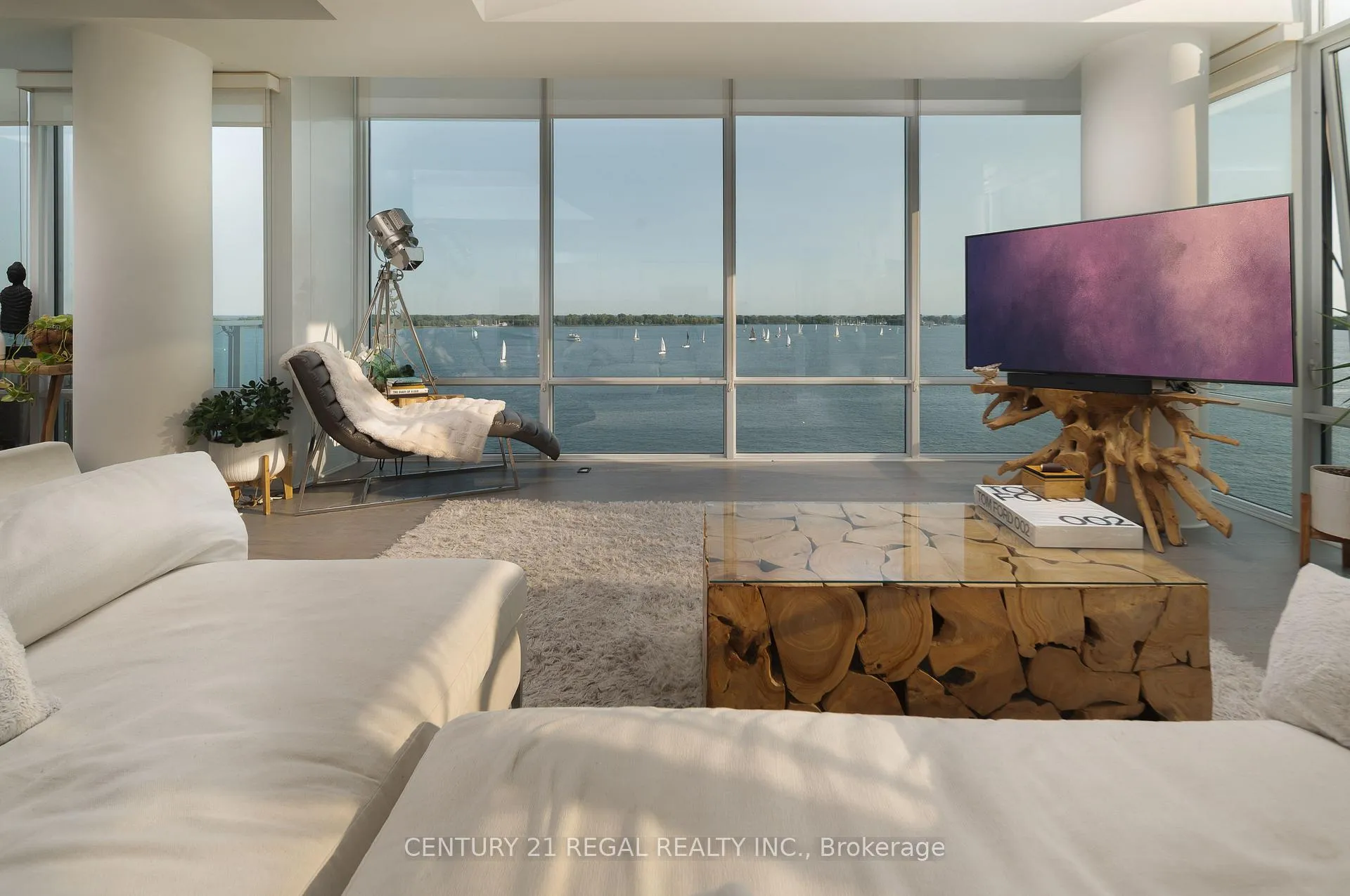 Photo 2 of Unit 1014, 29 Queens Quay E, Toronto, Waterfront Communities — HOMEH