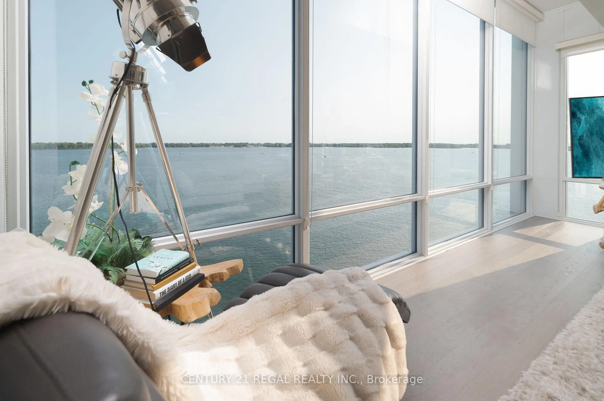 Photo 3 of Unit 1014, 29 Queens Quay E, Toronto, Waterfront Communities — HOMEH