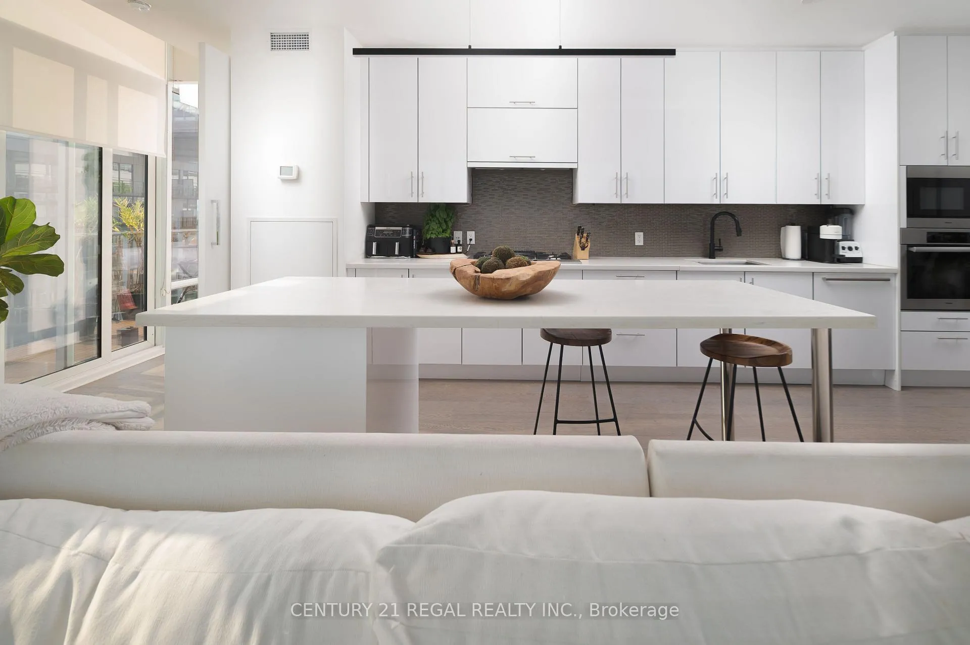 Photo 6 of Unit 1014, 29 Queens Quay E, Toronto, Waterfront Communities — HOMEH